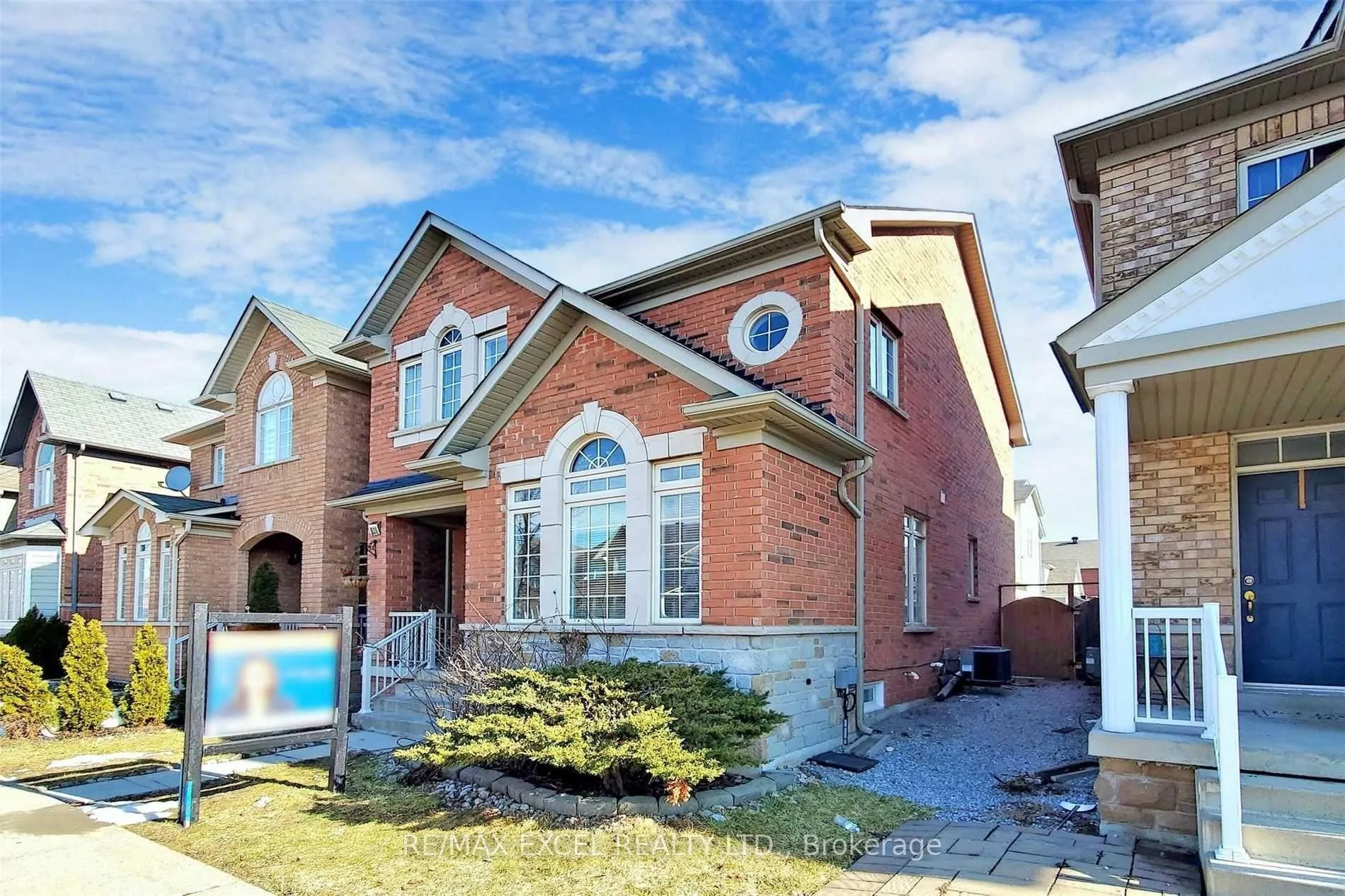 Photo 3 of 525 Country Glen Road, Markham, Cornell — HOMEH