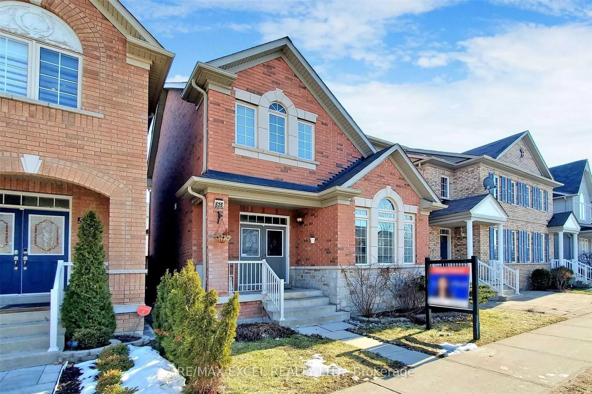 Photo 4 of 525 Country Glen Road, Markham, Cornell — HOMEH