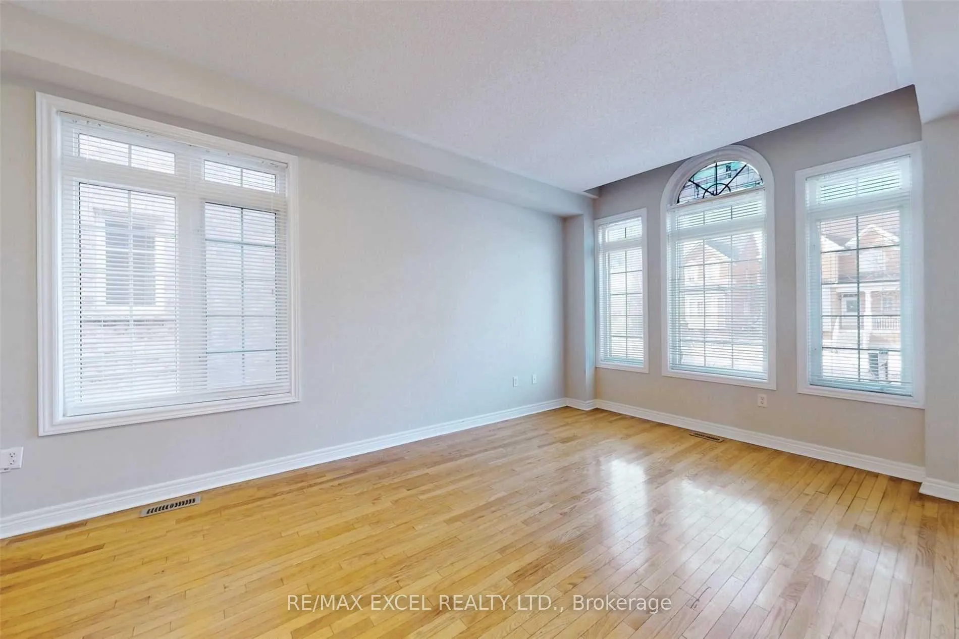 Photo 7 of 525 Country Glen Road, Markham, Cornell — HOMEH