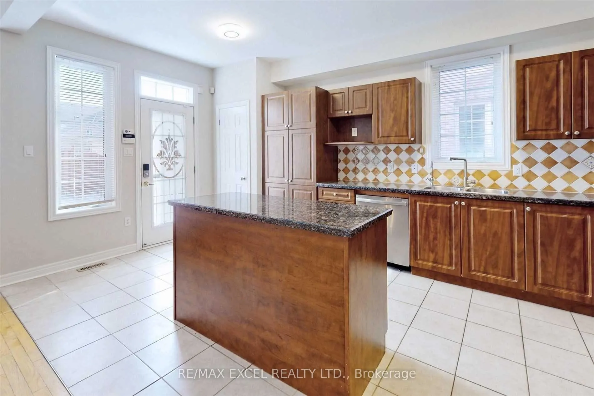 Photo 12 of 525 Country Glen Road, Markham, Cornell — HOMEH