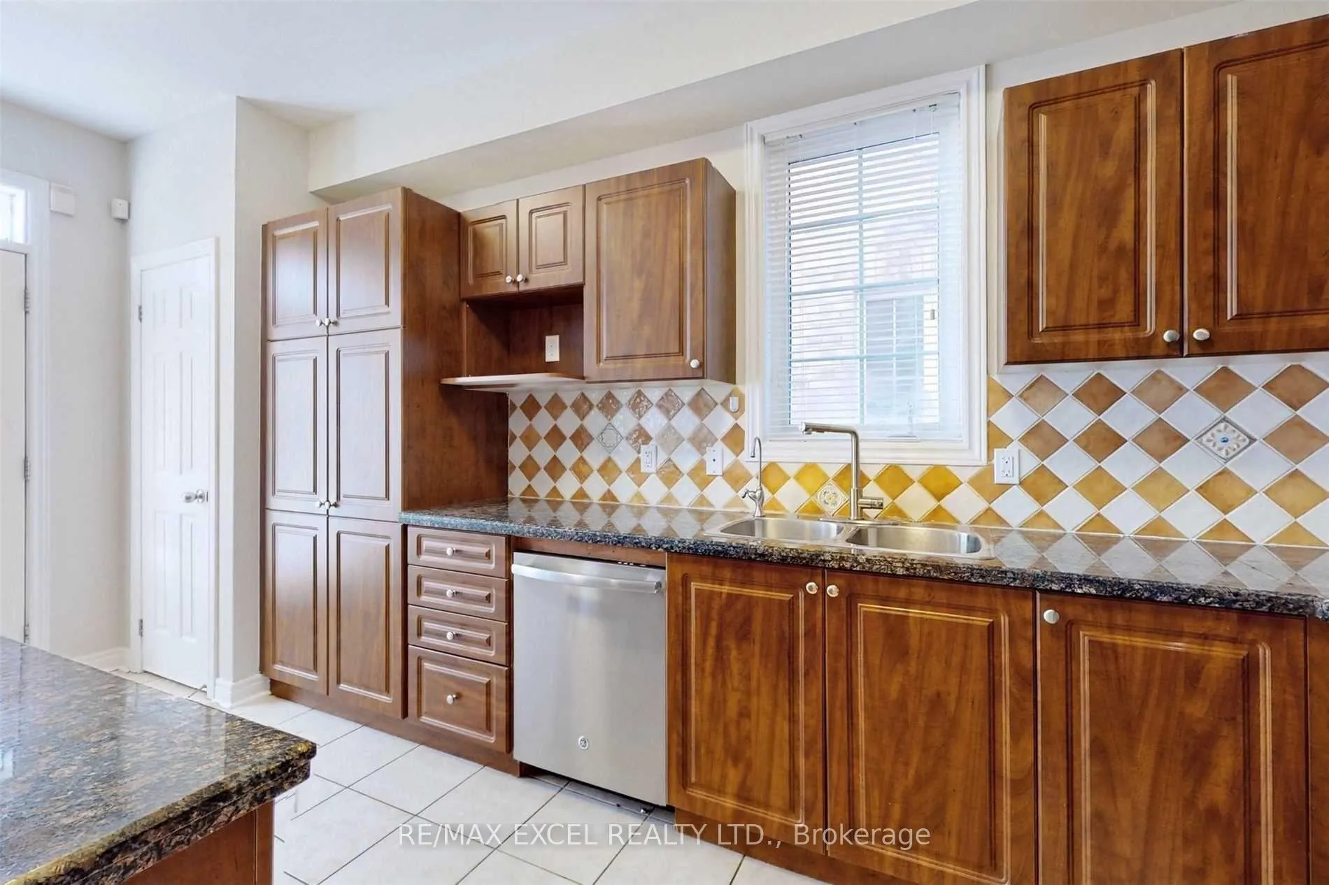Photo 15 of 525 Country Glen Road, Markham, Cornell — HOMEH