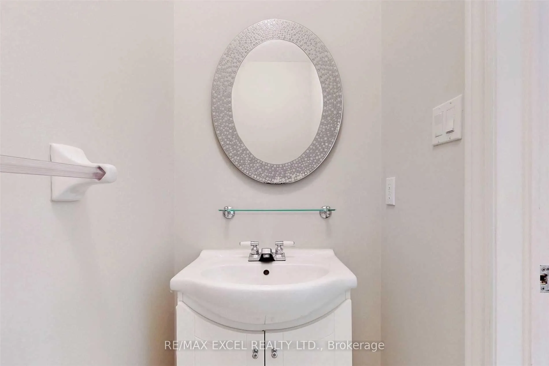 Photo 16 of 525 Country Glen Road, Markham, Cornell — HOMEH