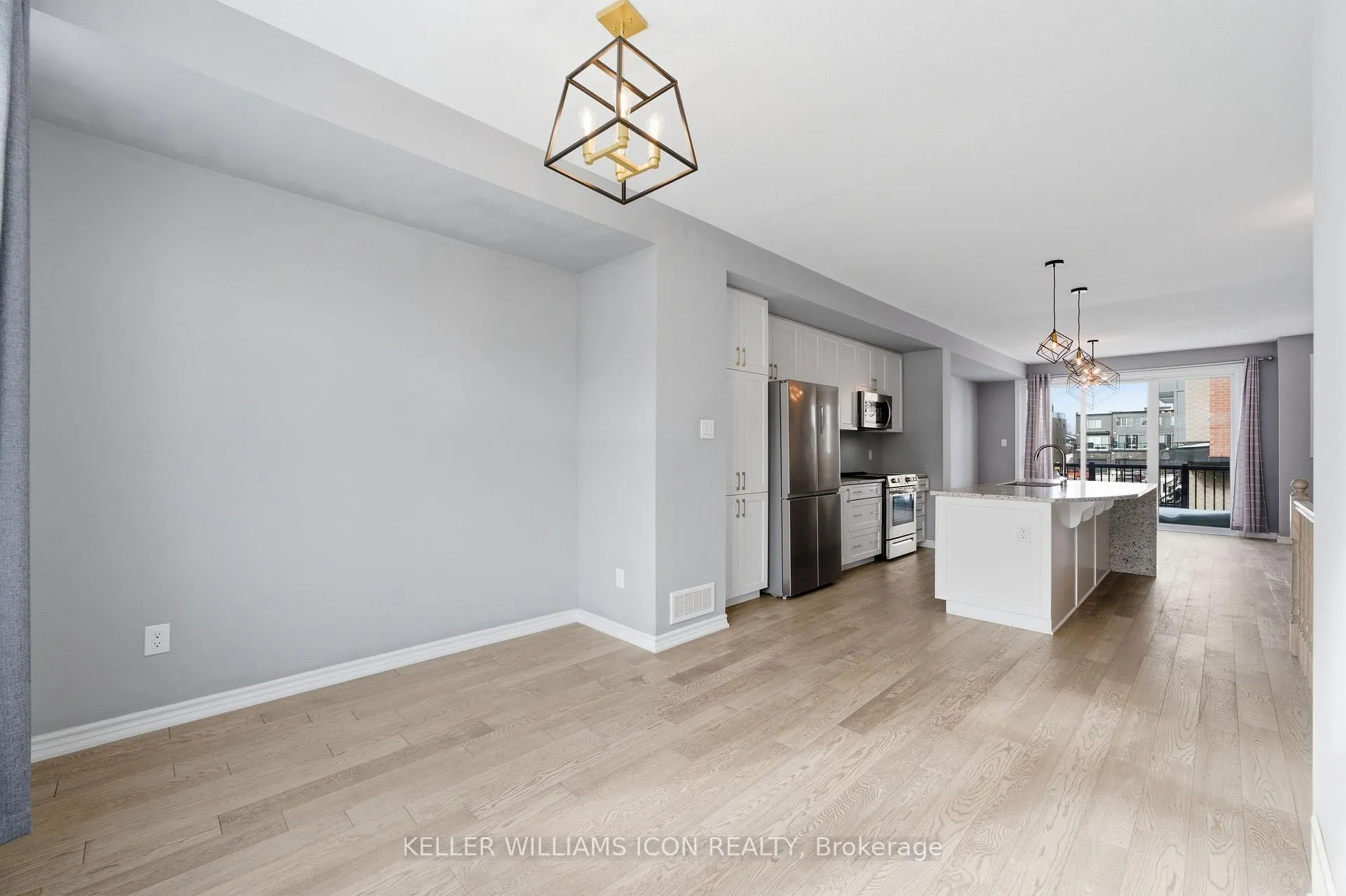 Photo 7 of 829 Mikinak Road, Ottawa, CFB Rockcliffe and Area — HOMEH