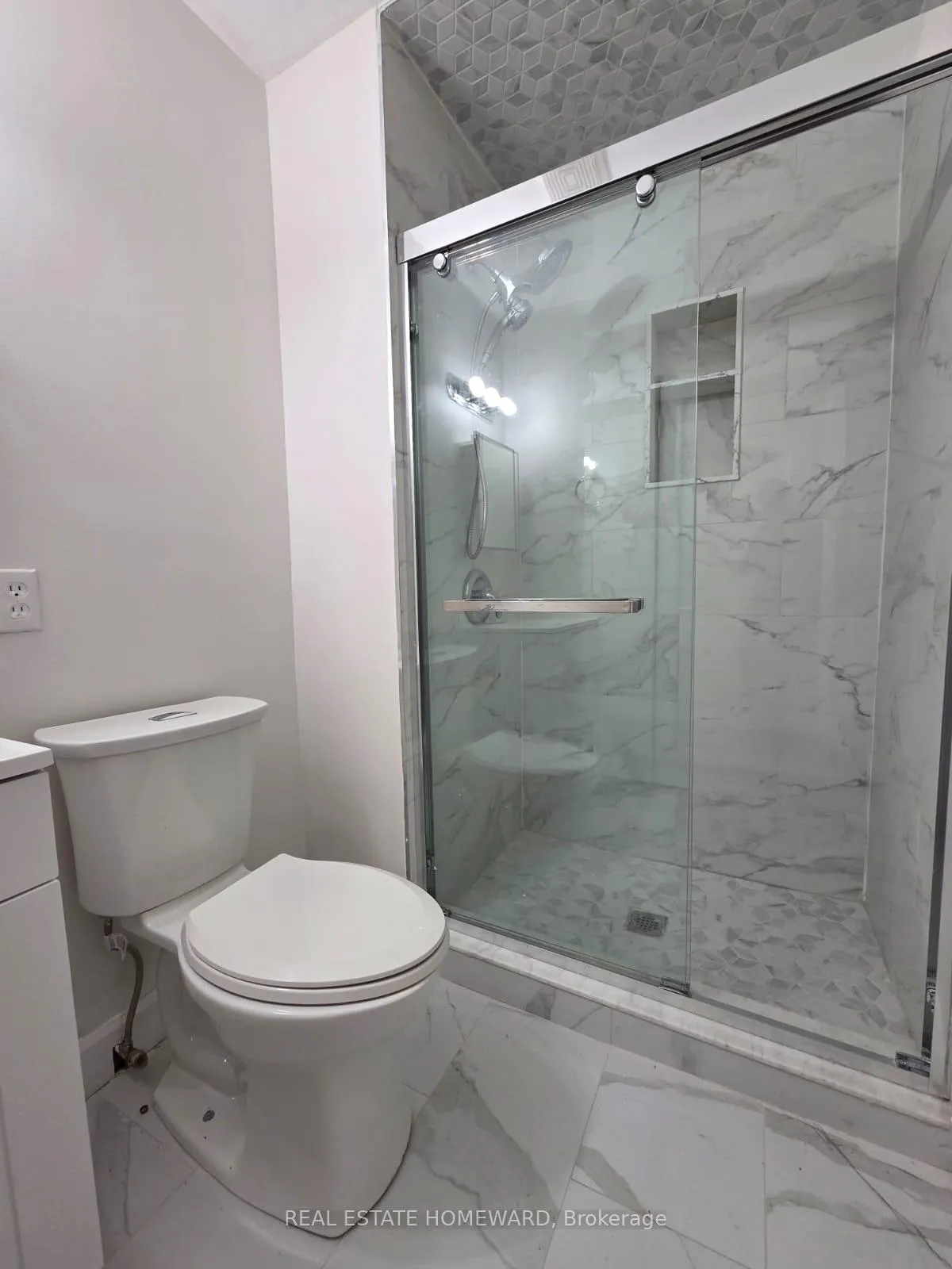 Photo 6 of 1445 Gerrard Street E, Toronto, Greenwood-Coxwell — HOMEH
