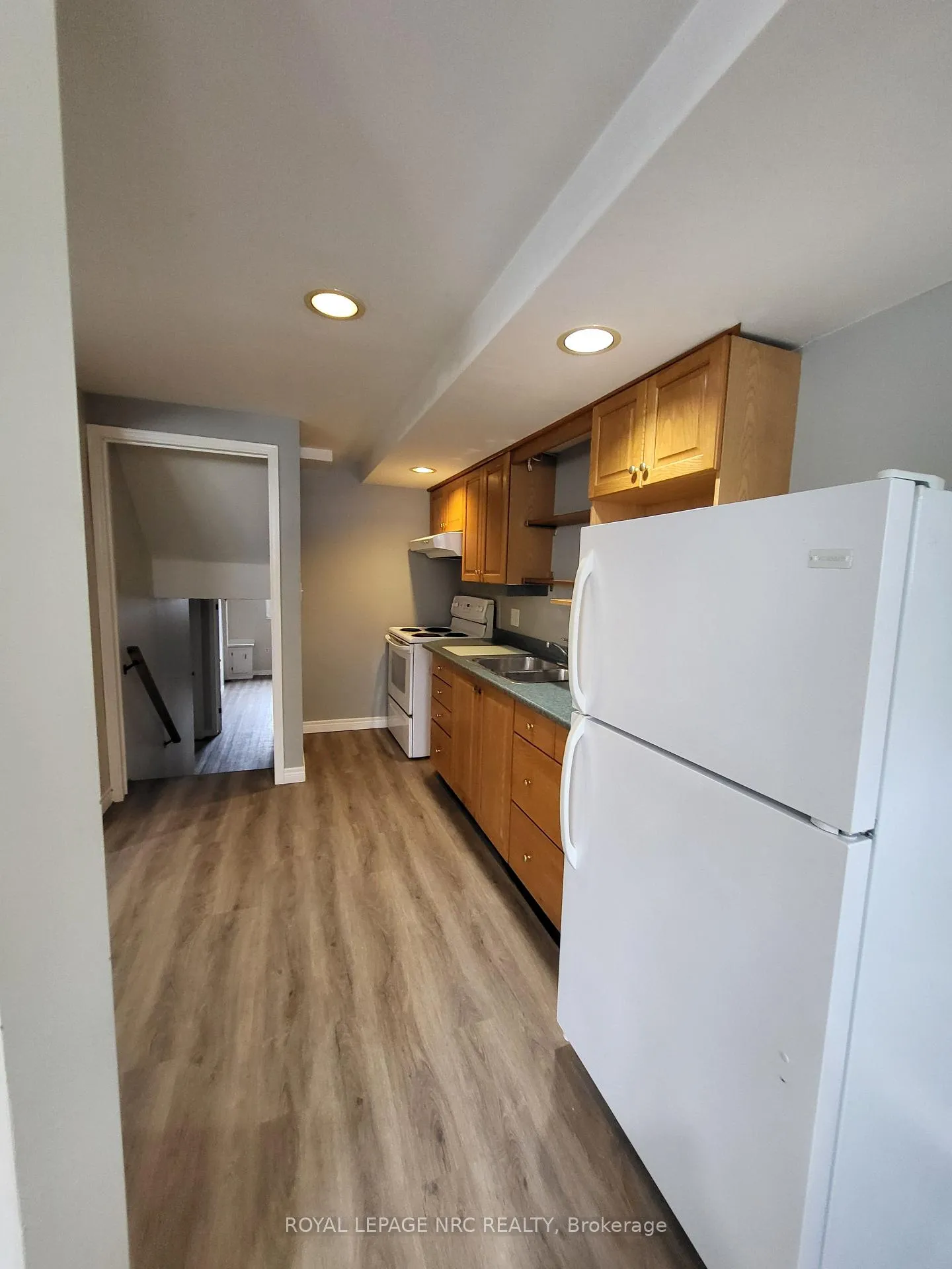 Photo 2 of Unit Lower, 32 Mcdougall Drive, Thorold, Confederation Heights — HOMEH