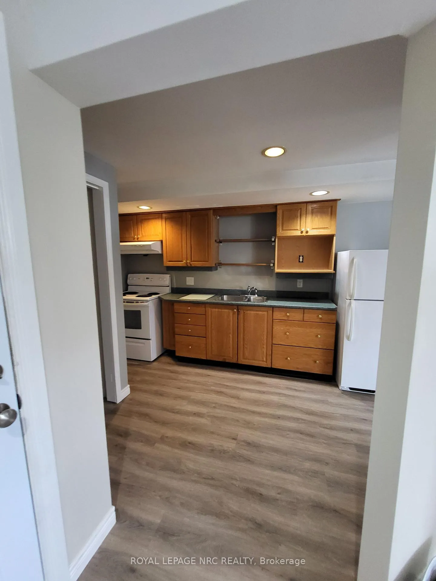Photo 3 of Unit Lower, 32 Mcdougall Drive, Thorold, Confederation Heights — HOMEH