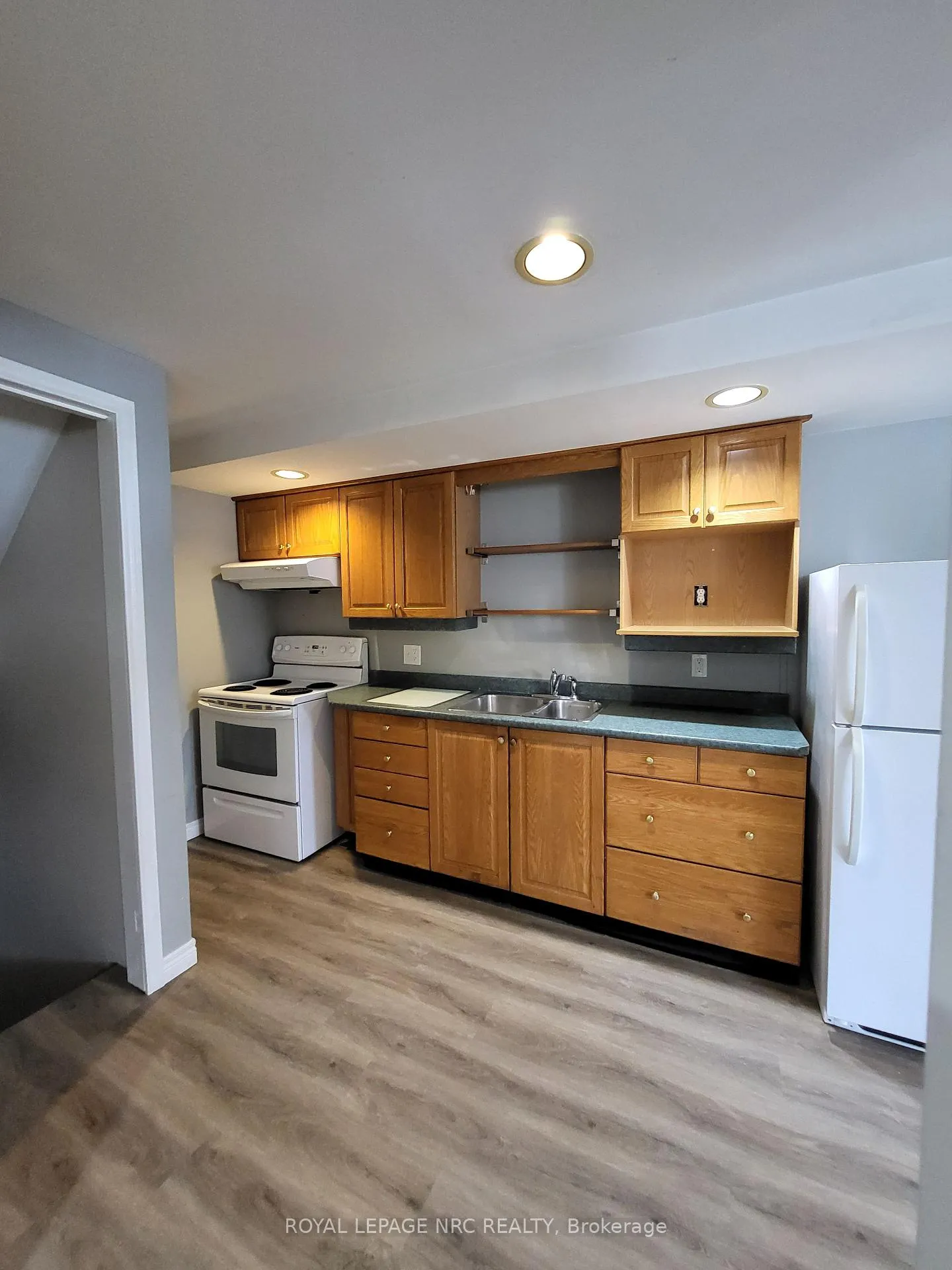 Photo 4 of Unit Lower, 32 Mcdougall Drive, Thorold, Confederation Heights — HOMEH