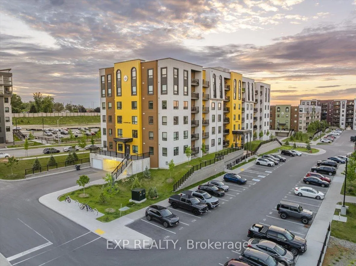 Photo 2 of Unit 409, 8 Culinary Lane, Barrie, Rural Barrie Southeast — HOMEH