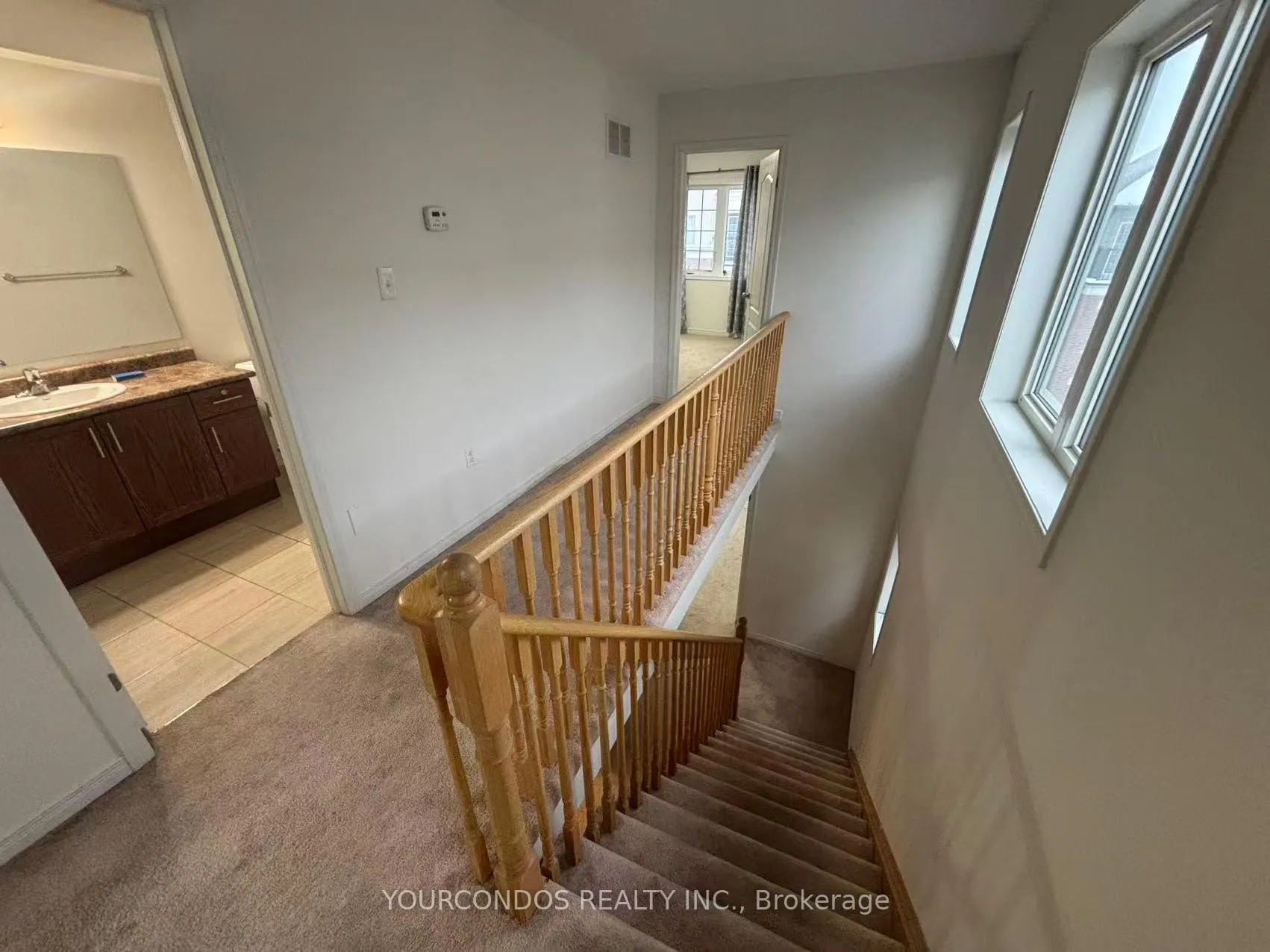 Photo 10 of 38 Filly Path, Oshawa, Windfields — HOMEH