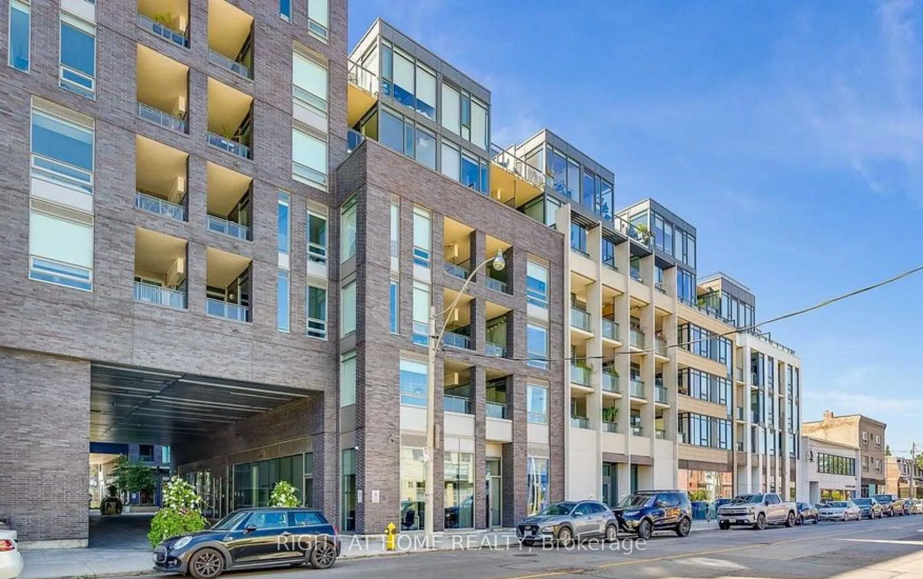 Front of Unit 613, 20 Gladstone Avenue