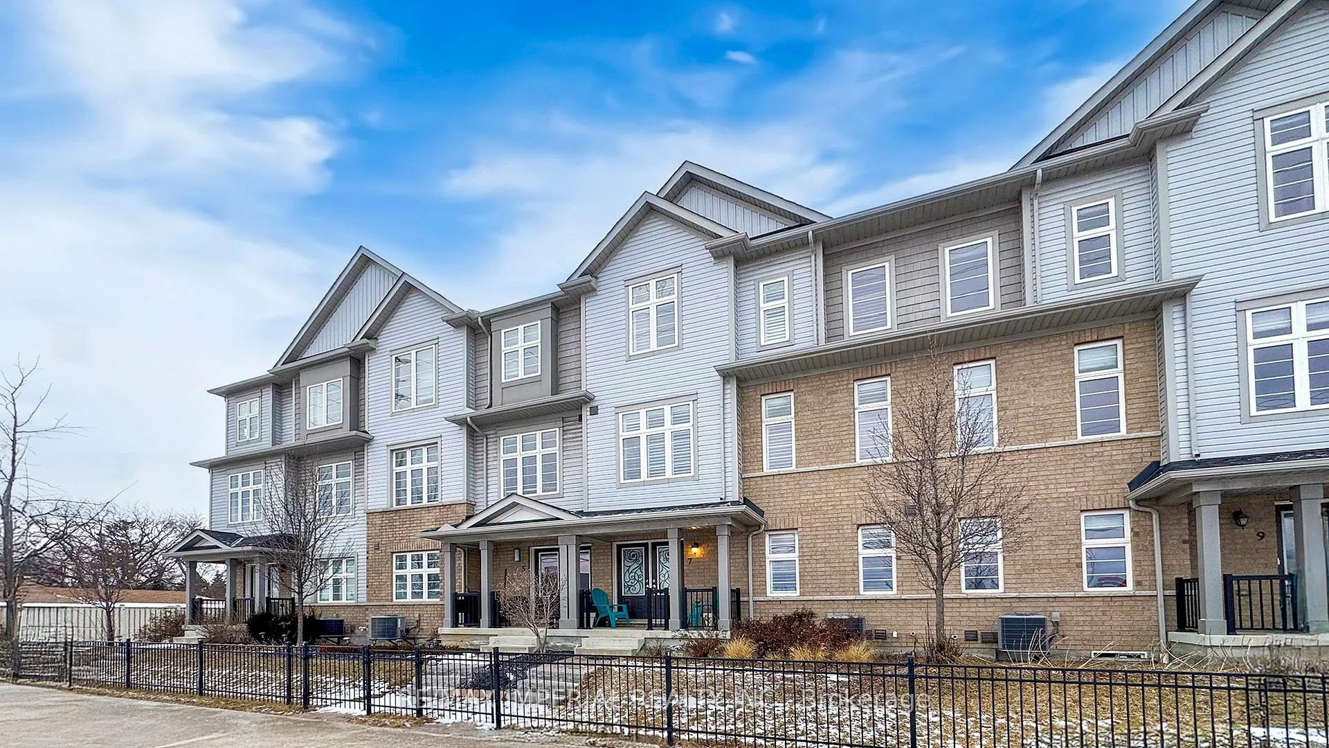 Photo 1 of 7 Cornerside Way, Whitby, Brooklin — HOMEH