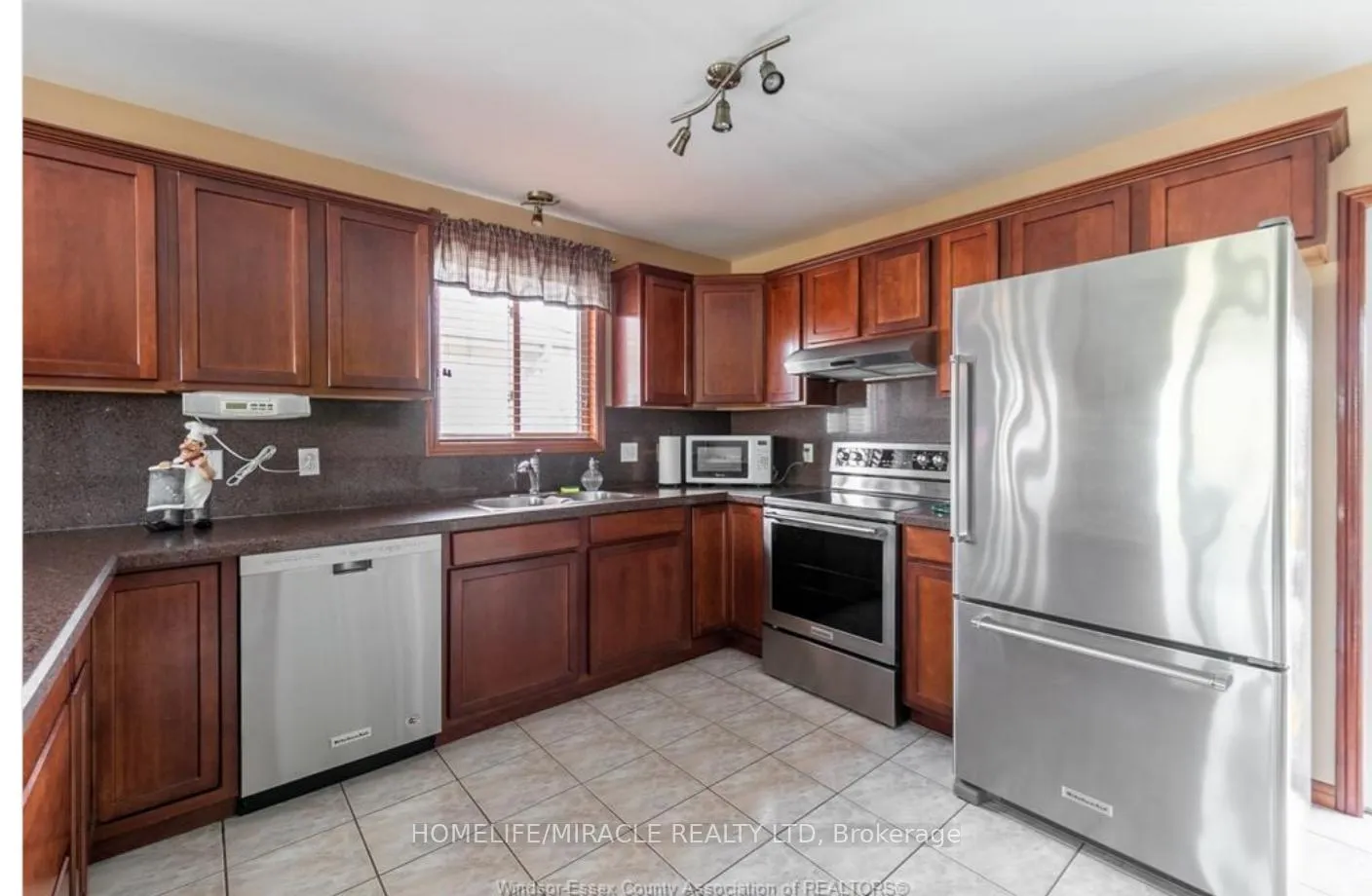 Photo 8 of 655 Alpenrose Court, Windsor — HOMEH