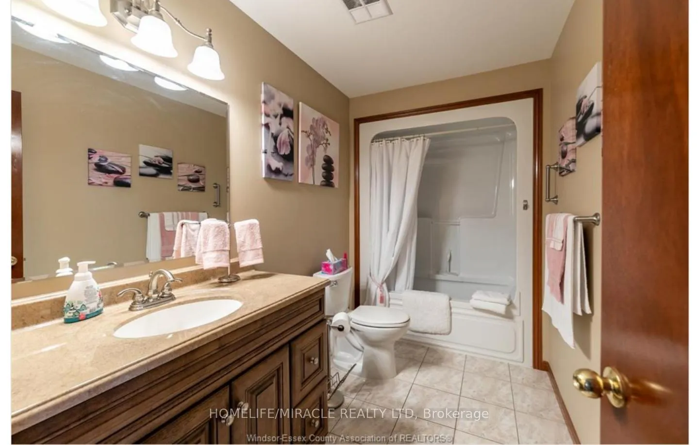Photo 16 of 655 Alpenrose Court, Windsor — HOMEH