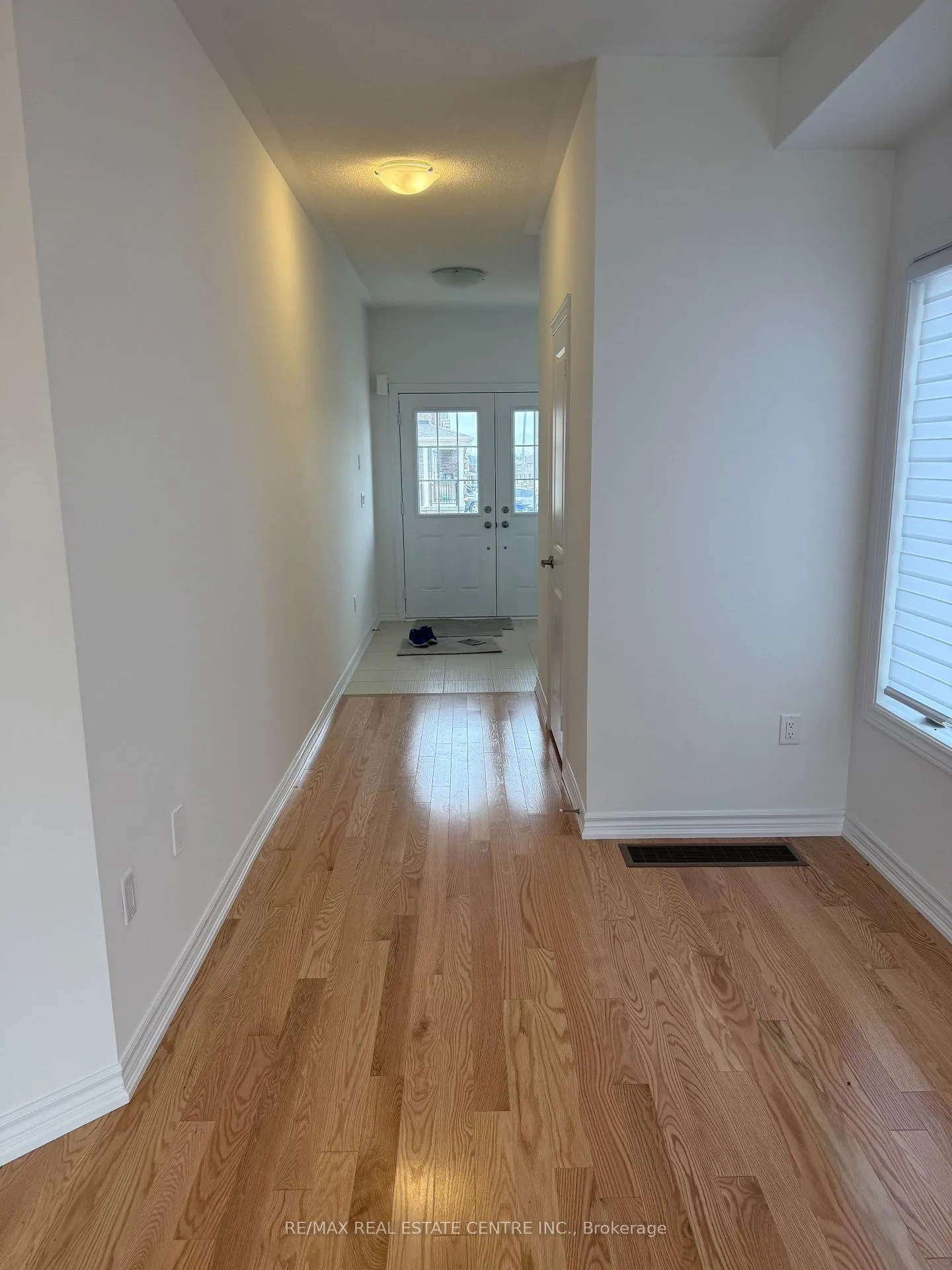 Photo 3 of 396 Vandusen Avenue, Southgate — HOMEH