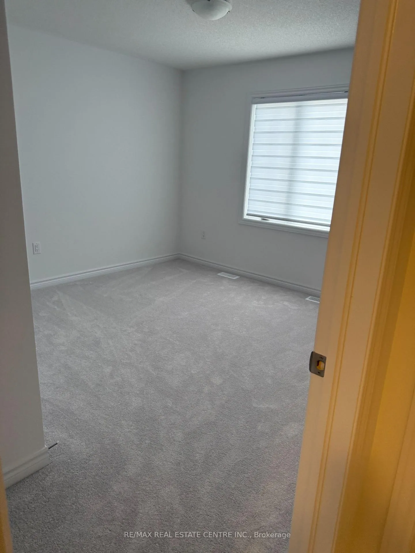 Photo 13 of 396 Vandusen Avenue, Southgate — HOMEH