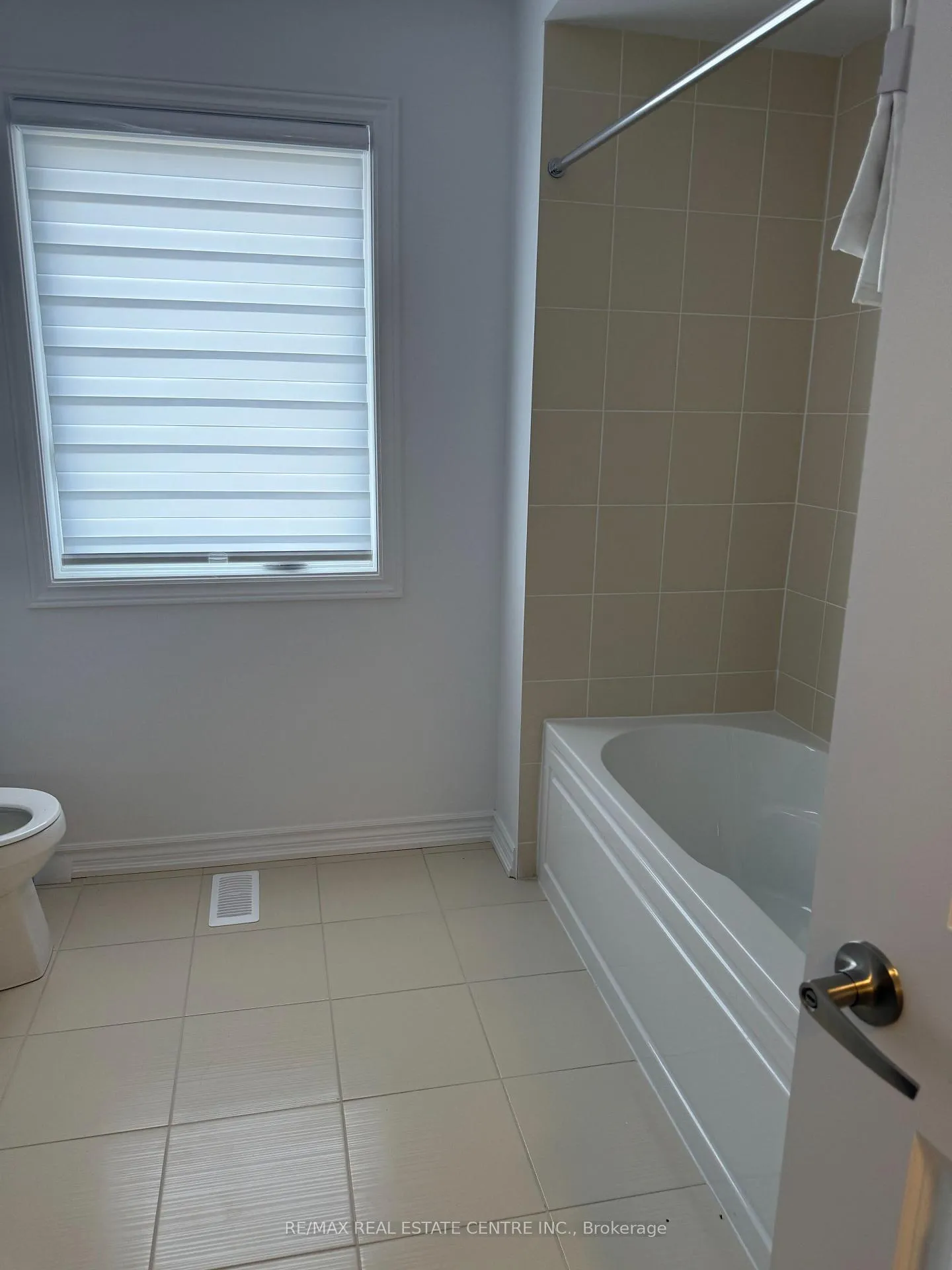 Photo 14 of 396 Vandusen Avenue, Southgate — HOMEH