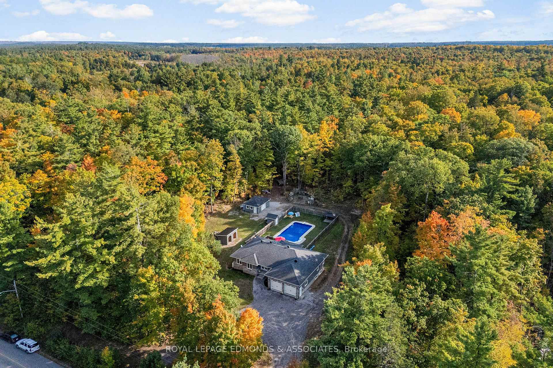 Photo 2 of 166 Deerfield Drive, McNab/Braeside, Mcnab/Braeside Twps — HOMEH