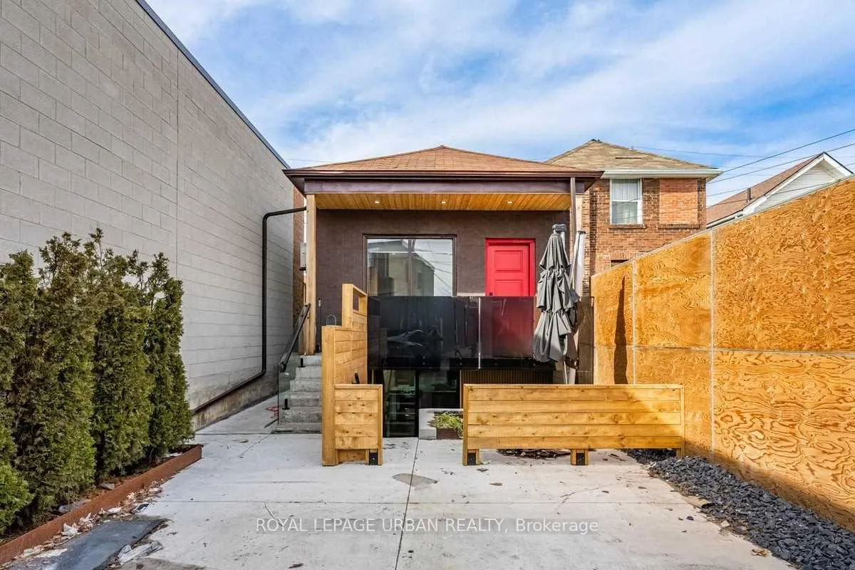 Photo 4 of 571 Rogers Road, Toronto, Keelesdale-Eglinton West — HOMEH