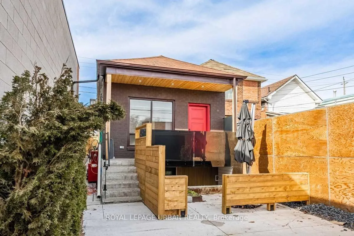 Photo 5 of 571 Rogers Road, Toronto, Keelesdale-Eglinton West — HOMEH