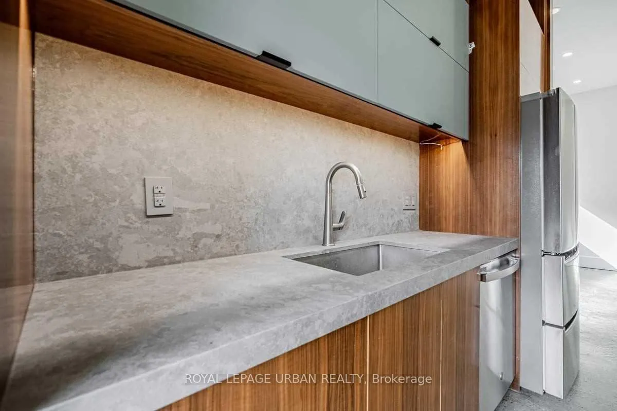 Photo 10 of 571 Rogers Road, Toronto, Keelesdale-Eglinton West — HOMEH