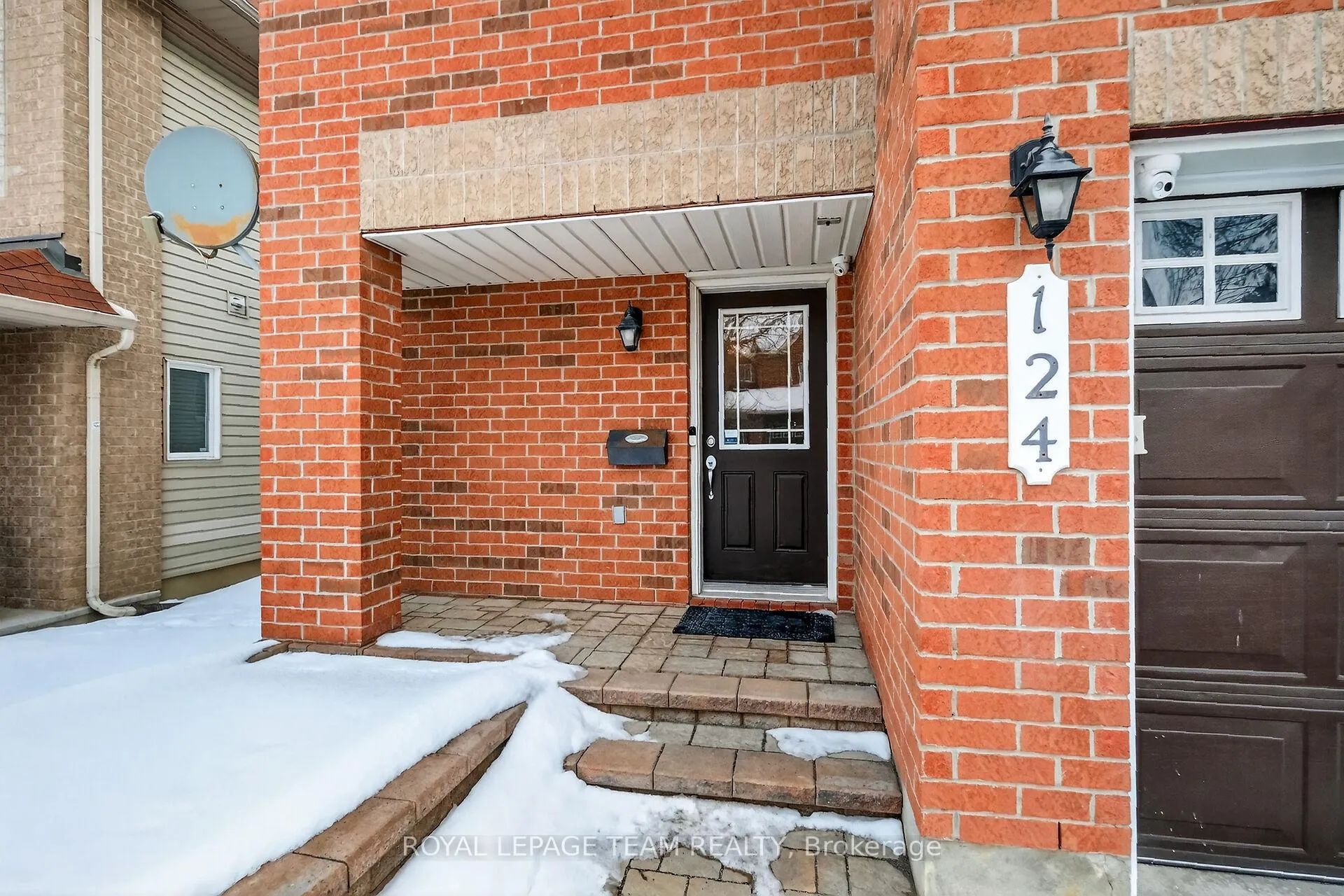 Photo 3 of 124 Tacom Circle, Ottawa, Barrhaven - Strandherd — HOMEH