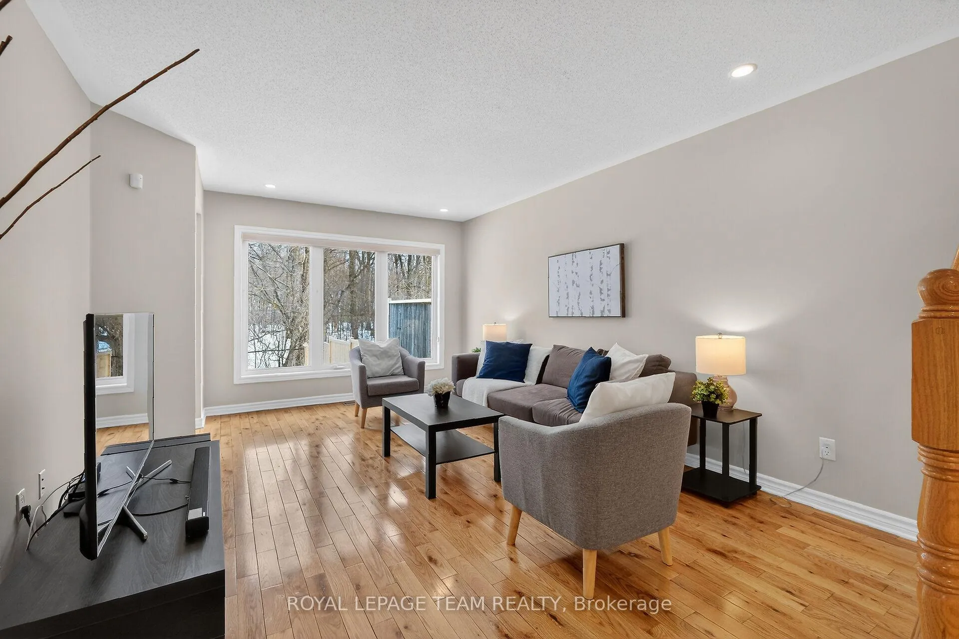 Photo 7 of 124 Tacom Circle, Ottawa, Barrhaven - Strandherd — HOMEH