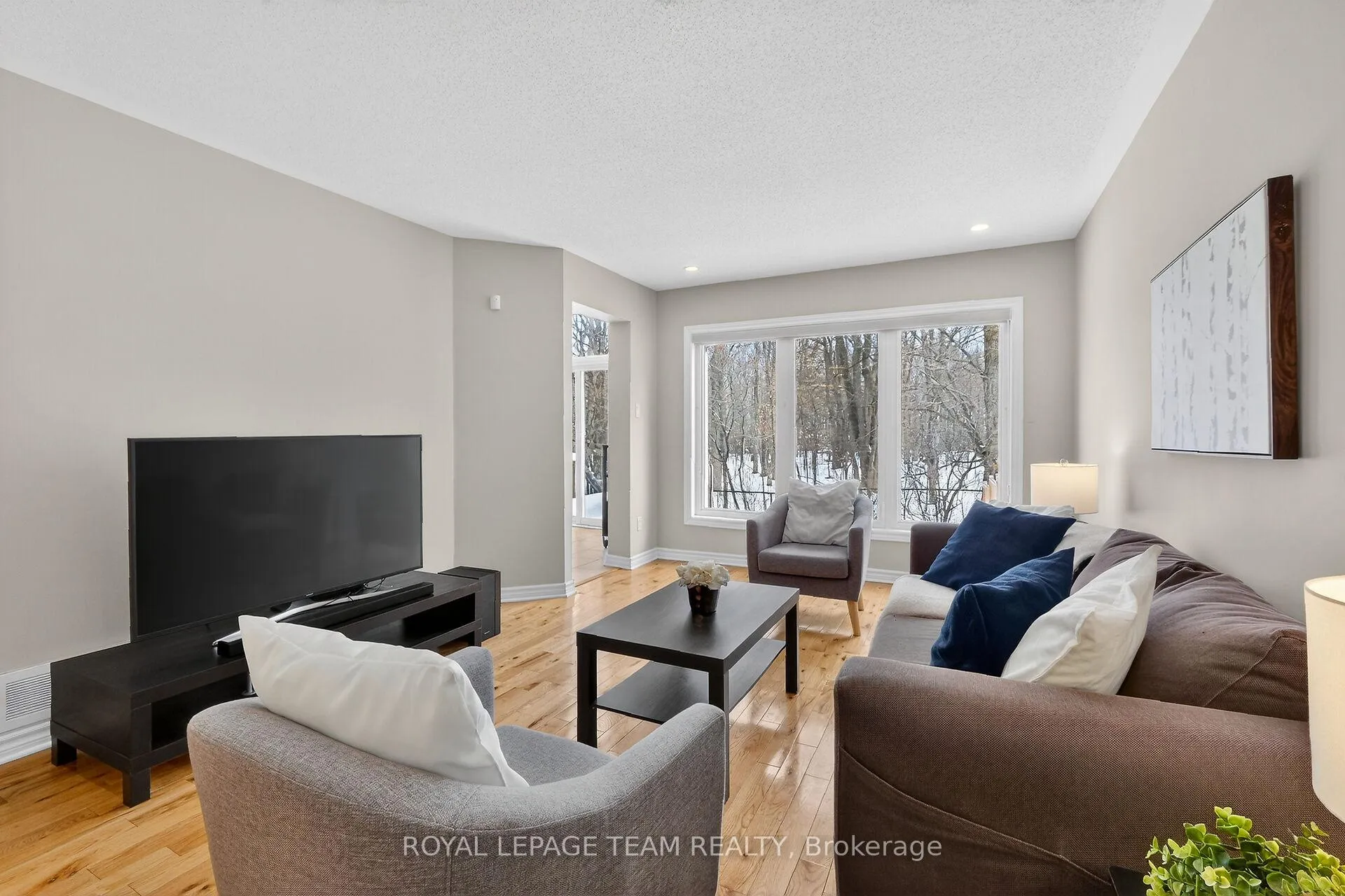 Photo 8 of 124 Tacom Circle, Ottawa, Barrhaven - Strandherd — HOMEH