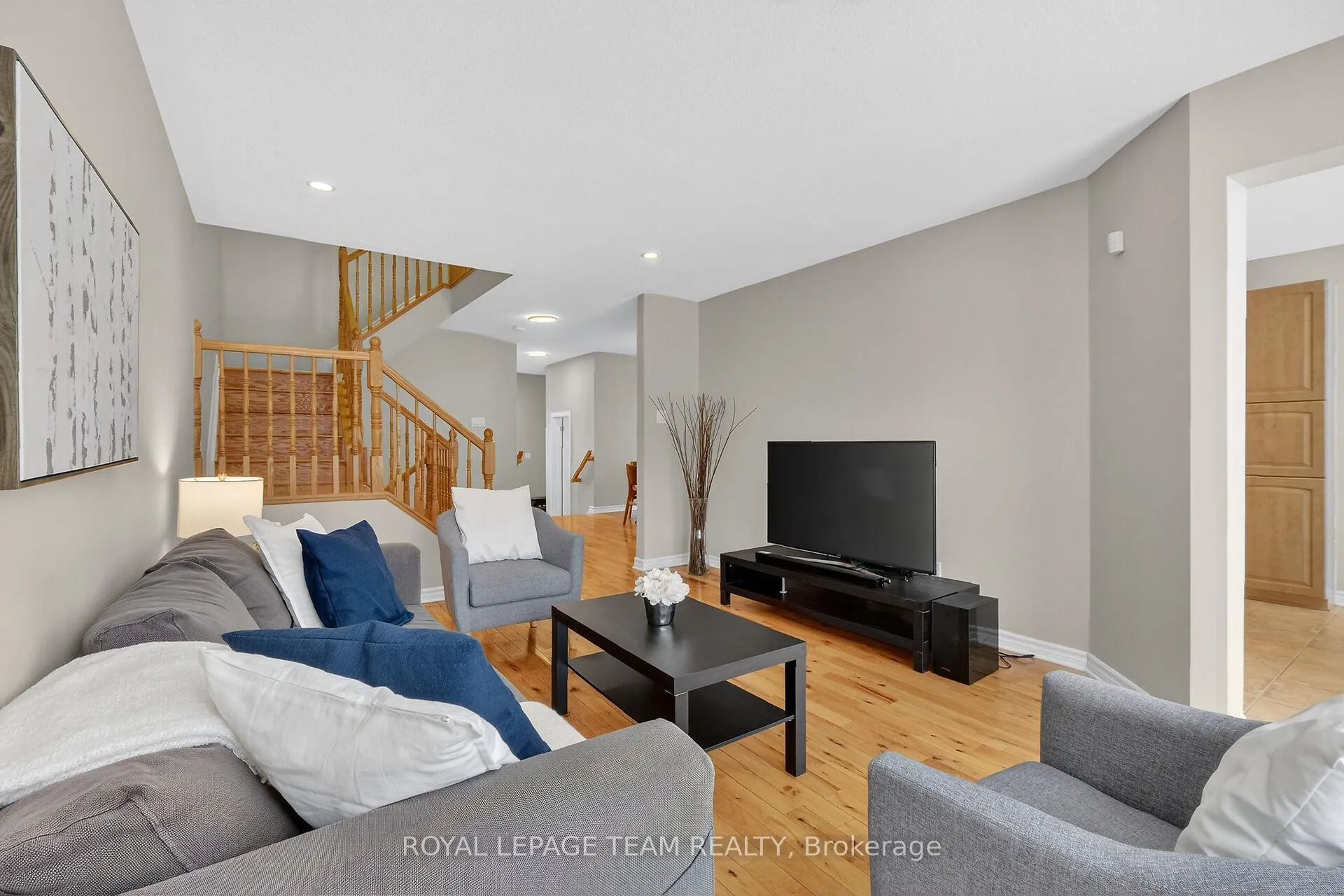 Photo 10 of 124 Tacom Circle, Ottawa, Barrhaven - Strandherd — HOMEH