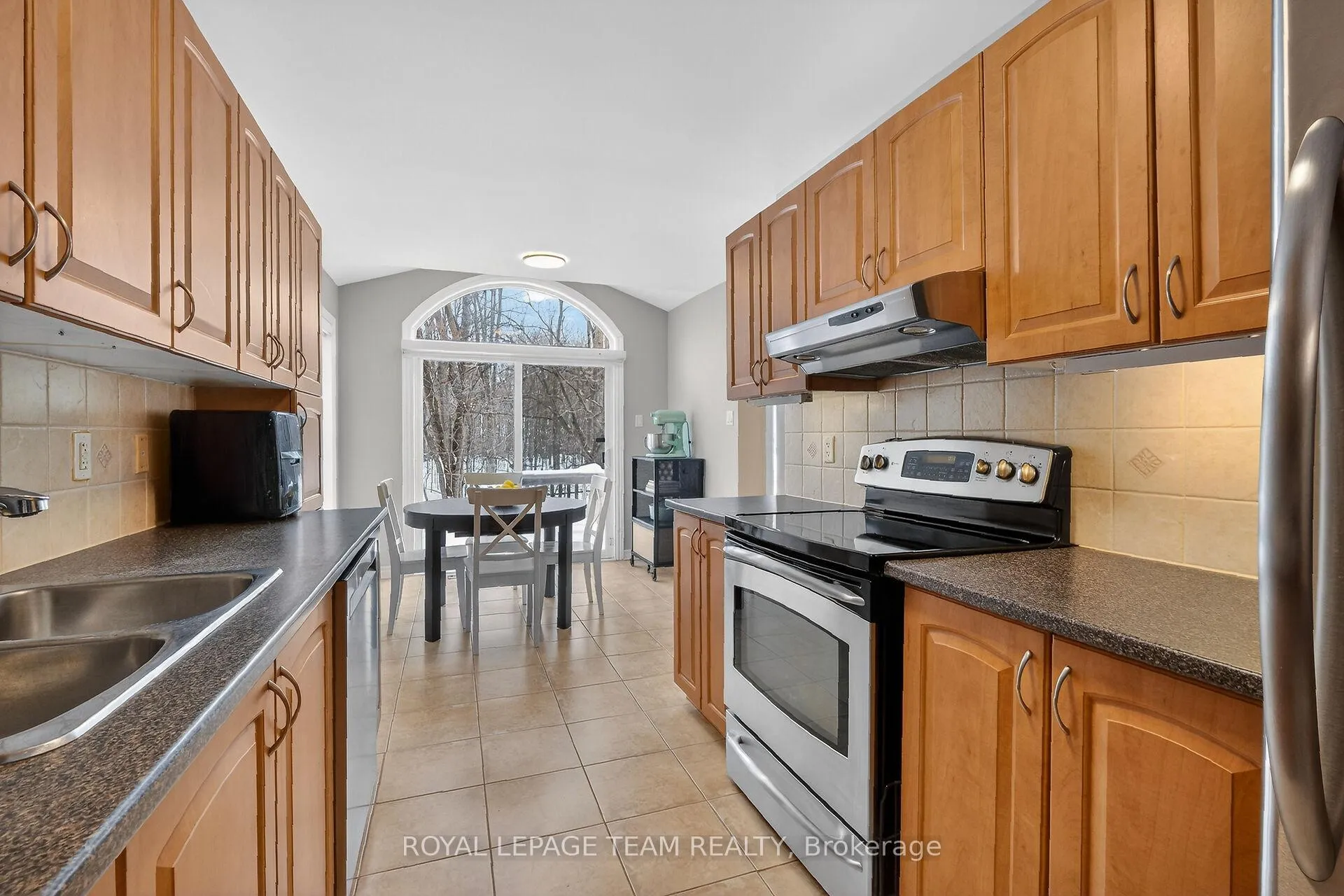 Photo 15 of 124 Tacom Circle, Ottawa, Barrhaven - Strandherd — HOMEH