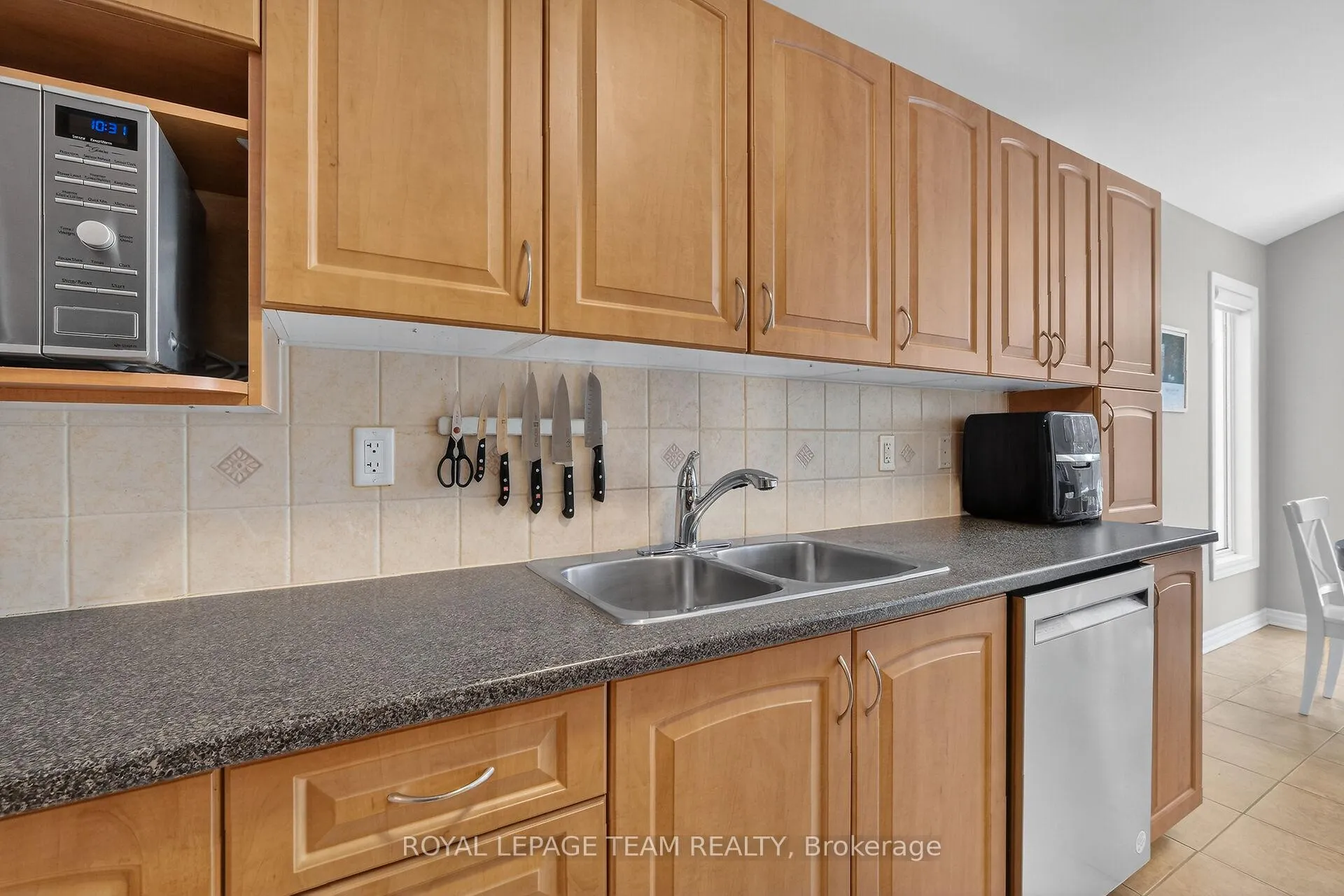 Photo 16 of 124 Tacom Circle, Ottawa, Barrhaven - Strandherd — HOMEH