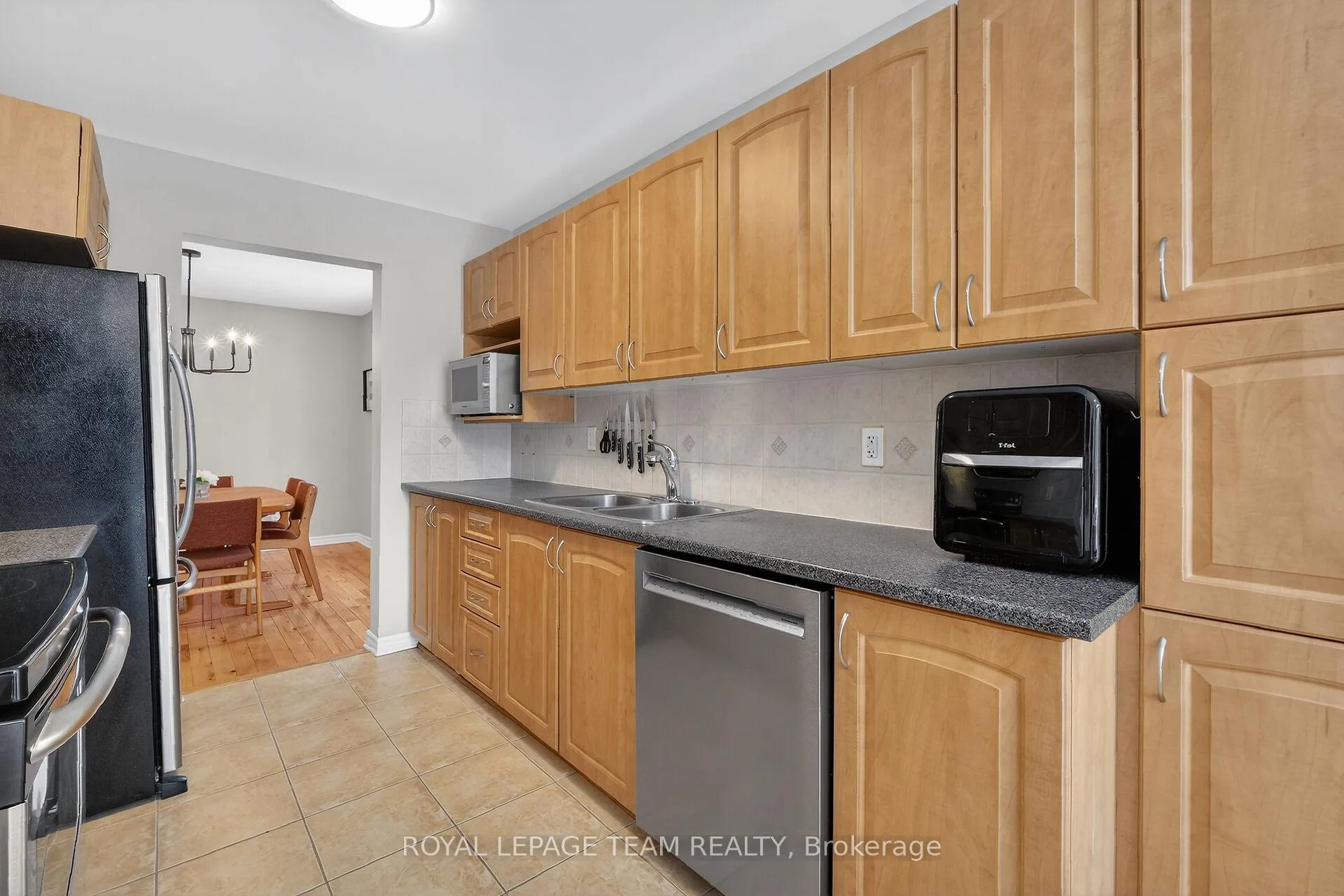 Photo 17 of 124 Tacom Circle, Ottawa, Barrhaven - Strandherd — HOMEH