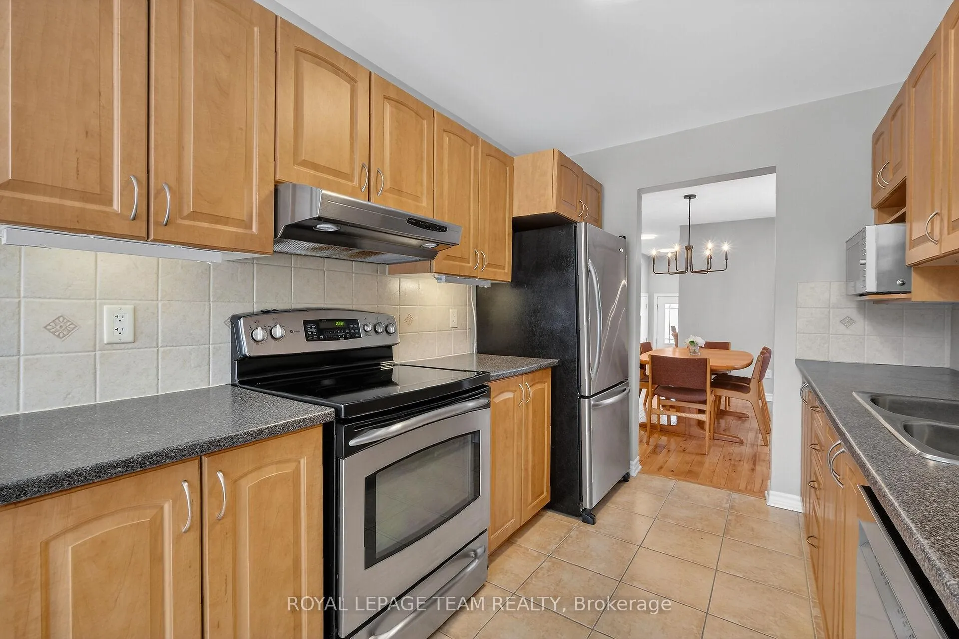 Photo 18 of 124 Tacom Circle, Ottawa, Barrhaven - Strandherd — HOMEH
