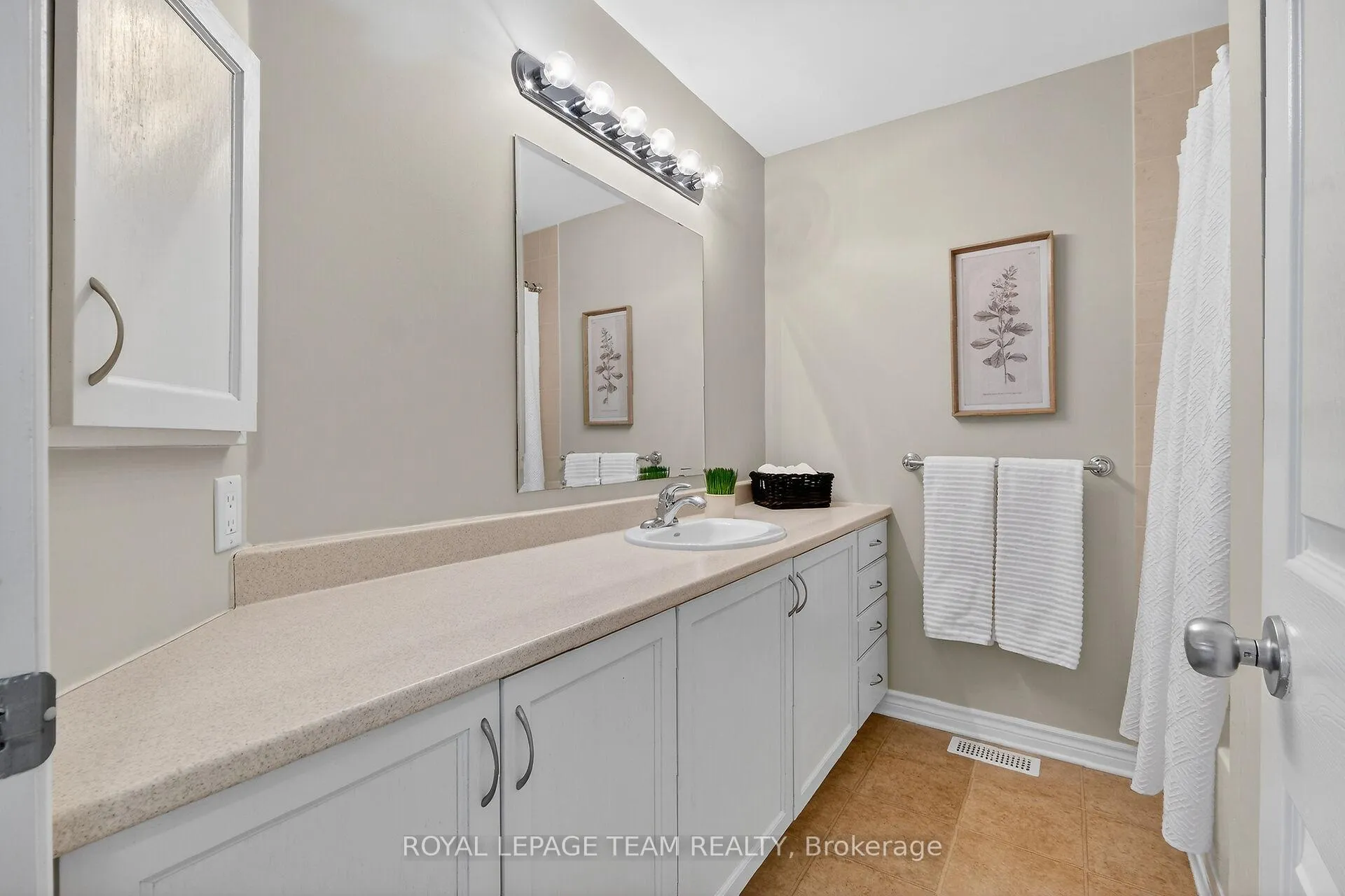 Photo 31 of 124 Tacom Circle, Ottawa, Barrhaven - Strandherd — HOMEH