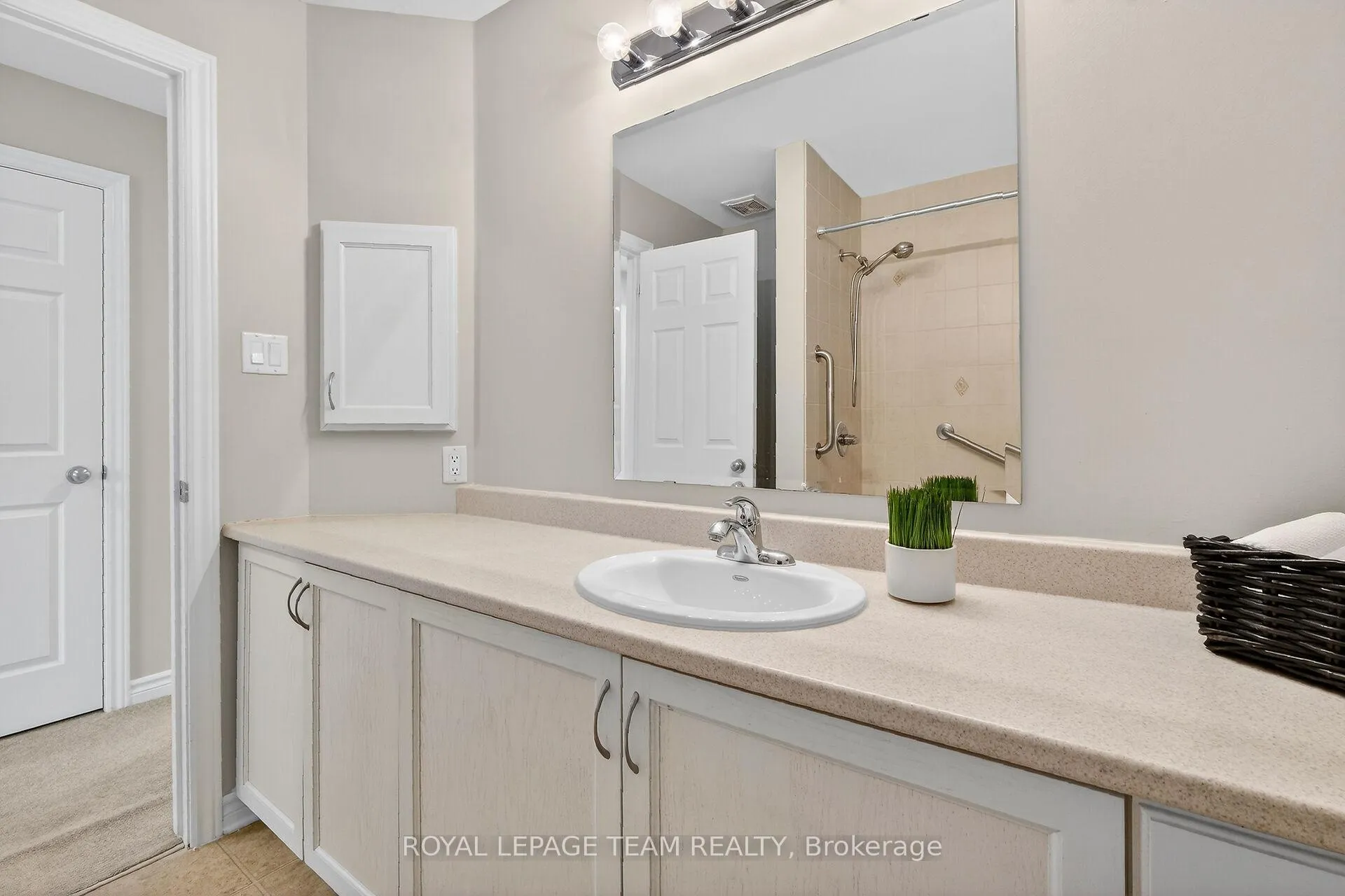 Photo 32 of 124 Tacom Circle, Ottawa, Barrhaven - Strandherd — HOMEH