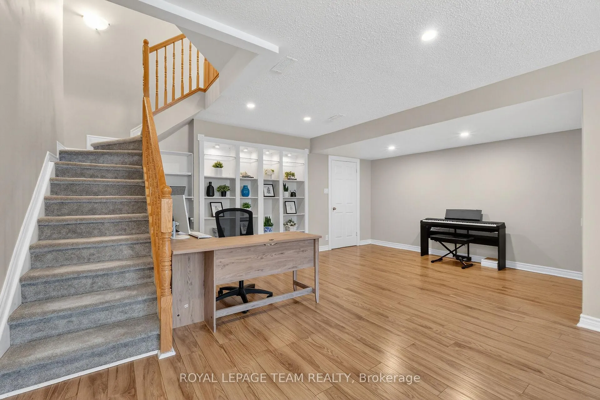 Photo 37 of 124 Tacom Circle, Ottawa, Barrhaven - Strandherd — HOMEH