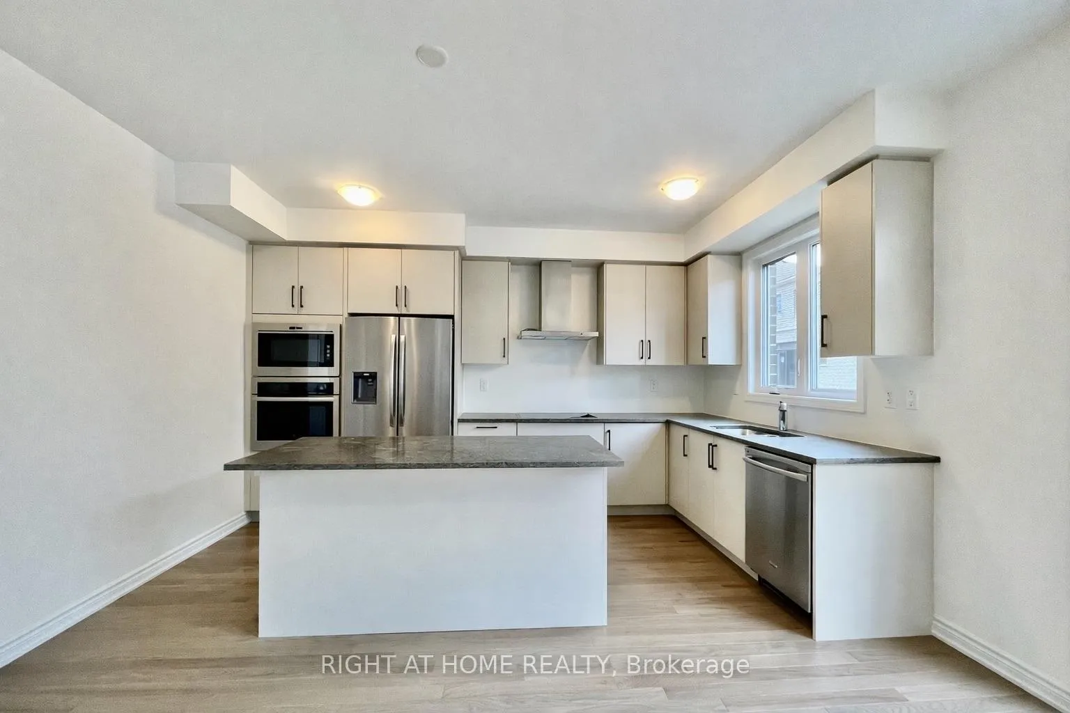 Photo 2 of 62 Gemini Drive, Barrie, Rural Barrie Southeast — HOMEH