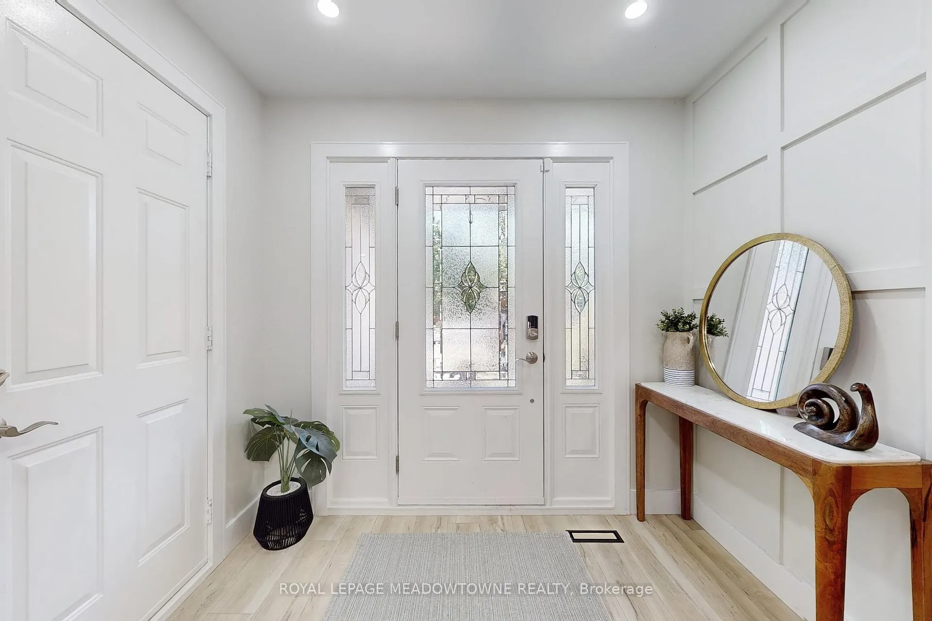 Photo 3 of 365 Celtic Drive, Hamilton, Stoney Creek — HOMEH