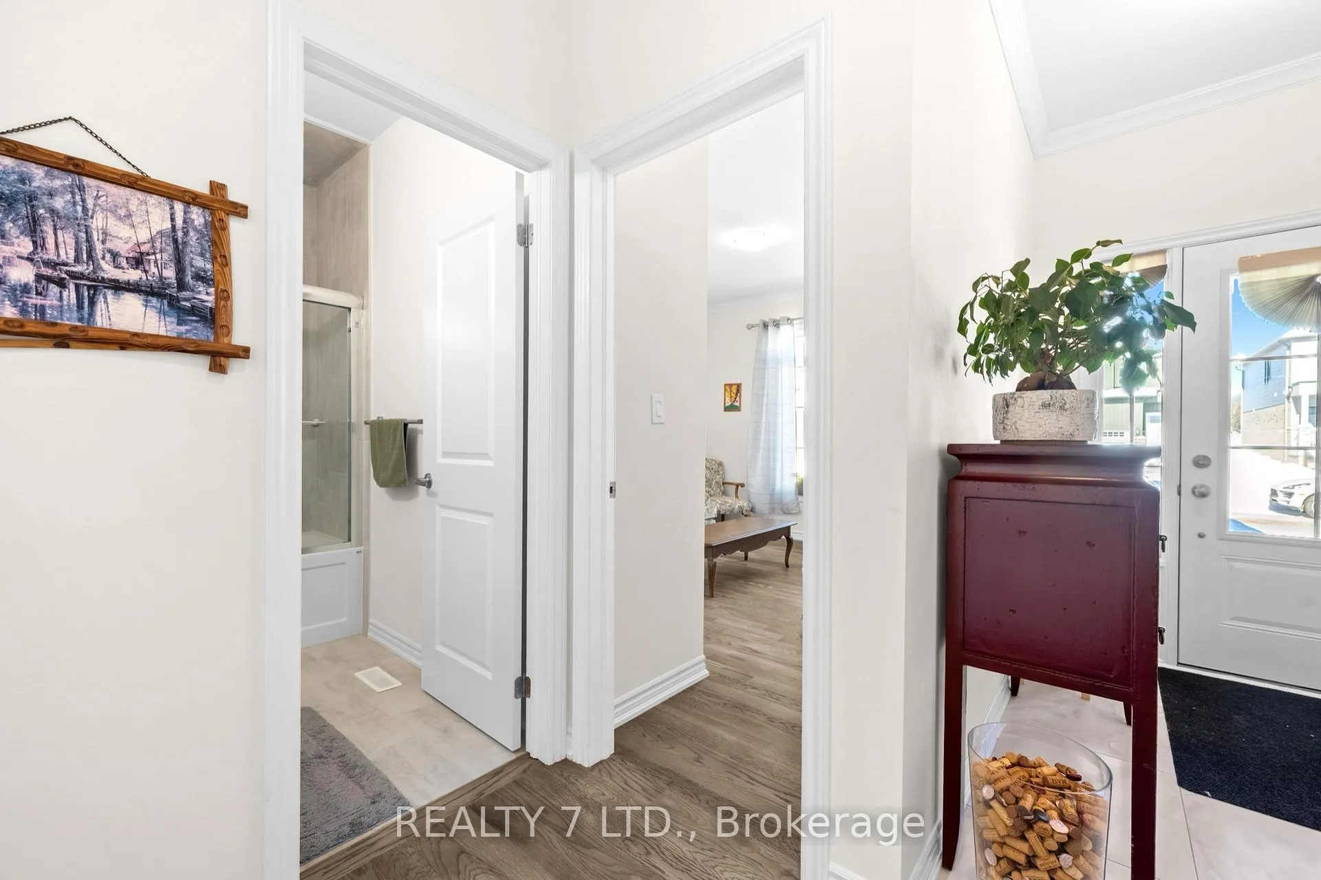 Photo 7 of 31 Hillcroft Way, Kawartha Lakes, Bobcaygeon — HOMEH