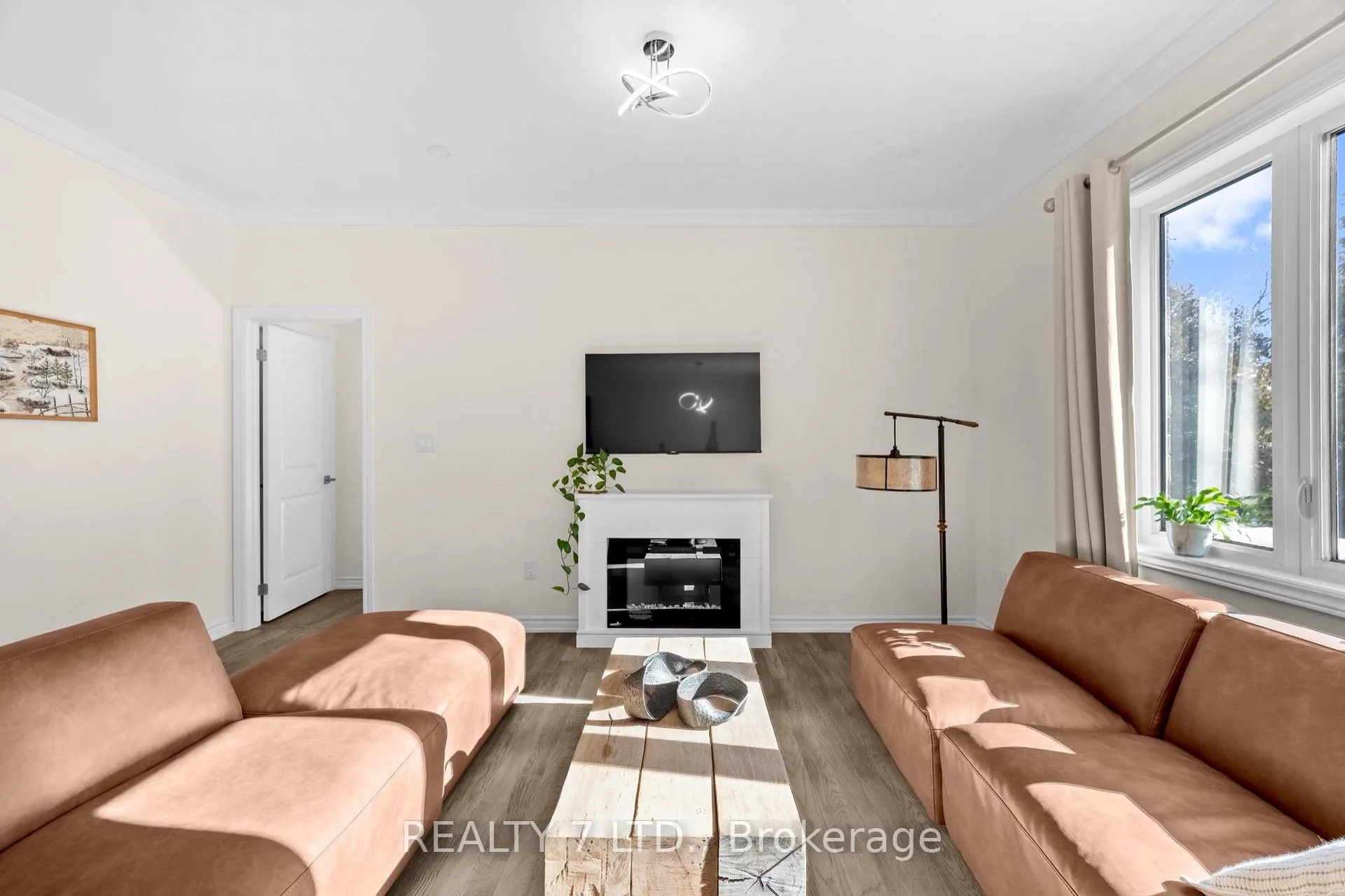 Photo 10 of 31 Hillcroft Way, Kawartha Lakes, Bobcaygeon — HOMEH