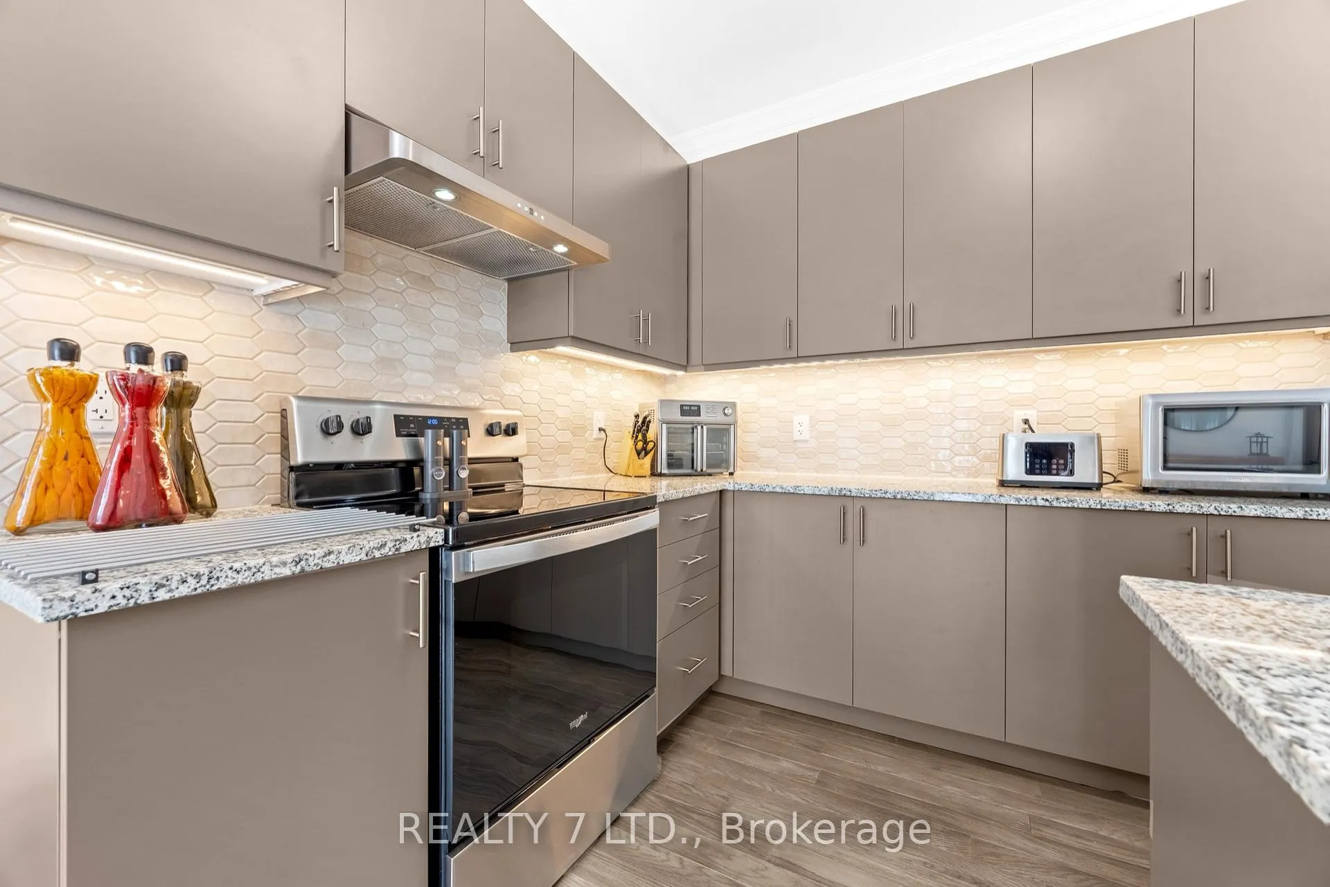 Photo 16 of 31 Hillcroft Way, Kawartha Lakes, Bobcaygeon — HOMEH