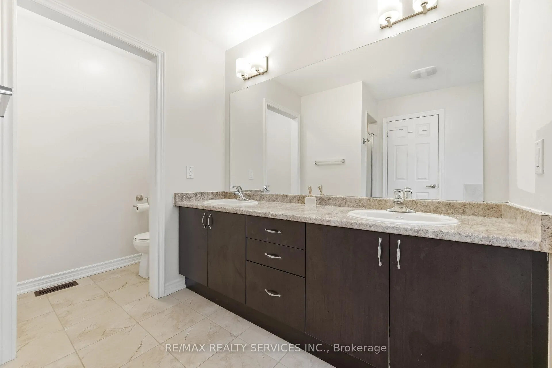 Photo 29 of 50 Royal Fern Crescent, Caledon, Rural Caledon — HOMEH