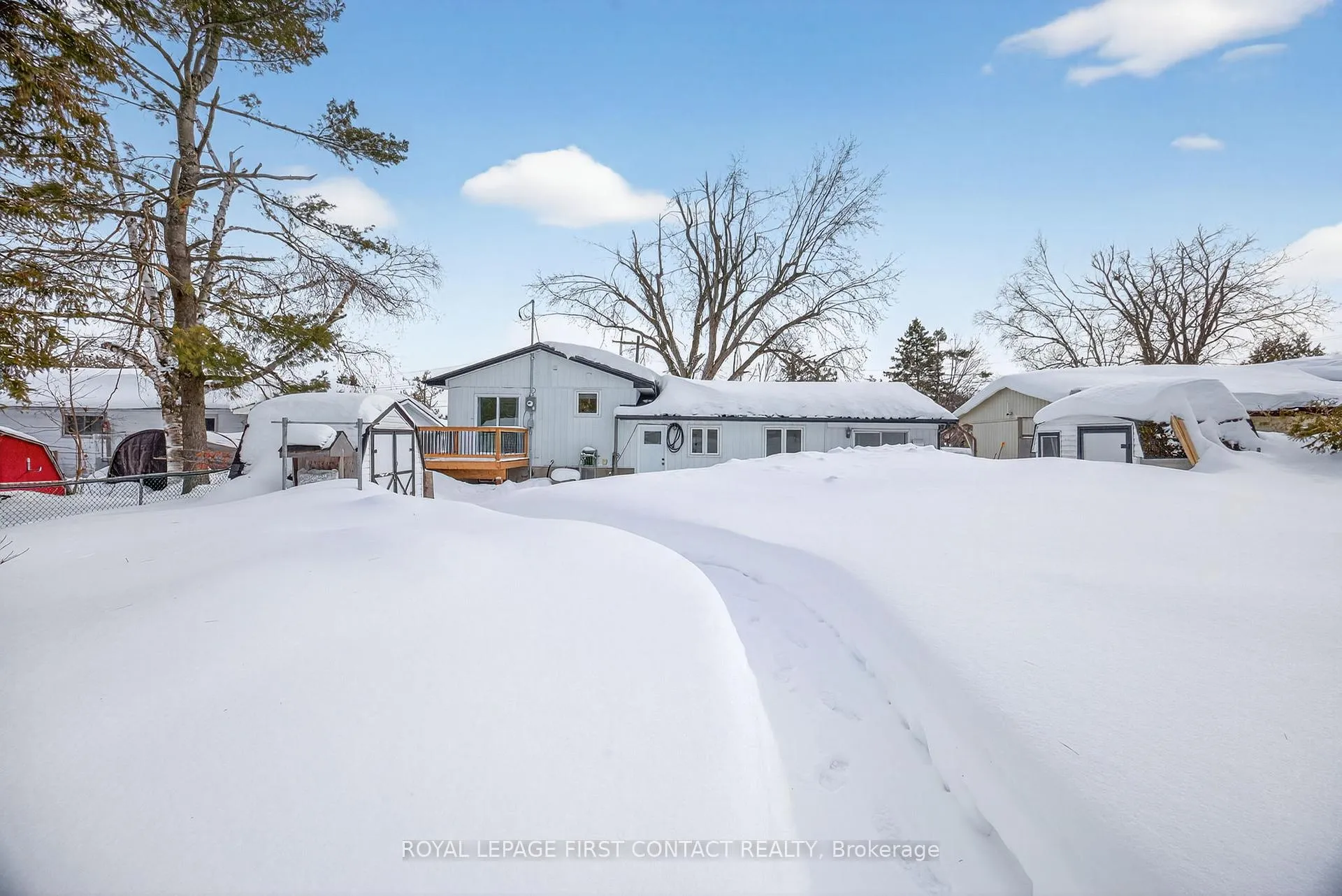 Photo 2 of 4 Wallis Street, Oro-Medonte, Warminister — HOMEH