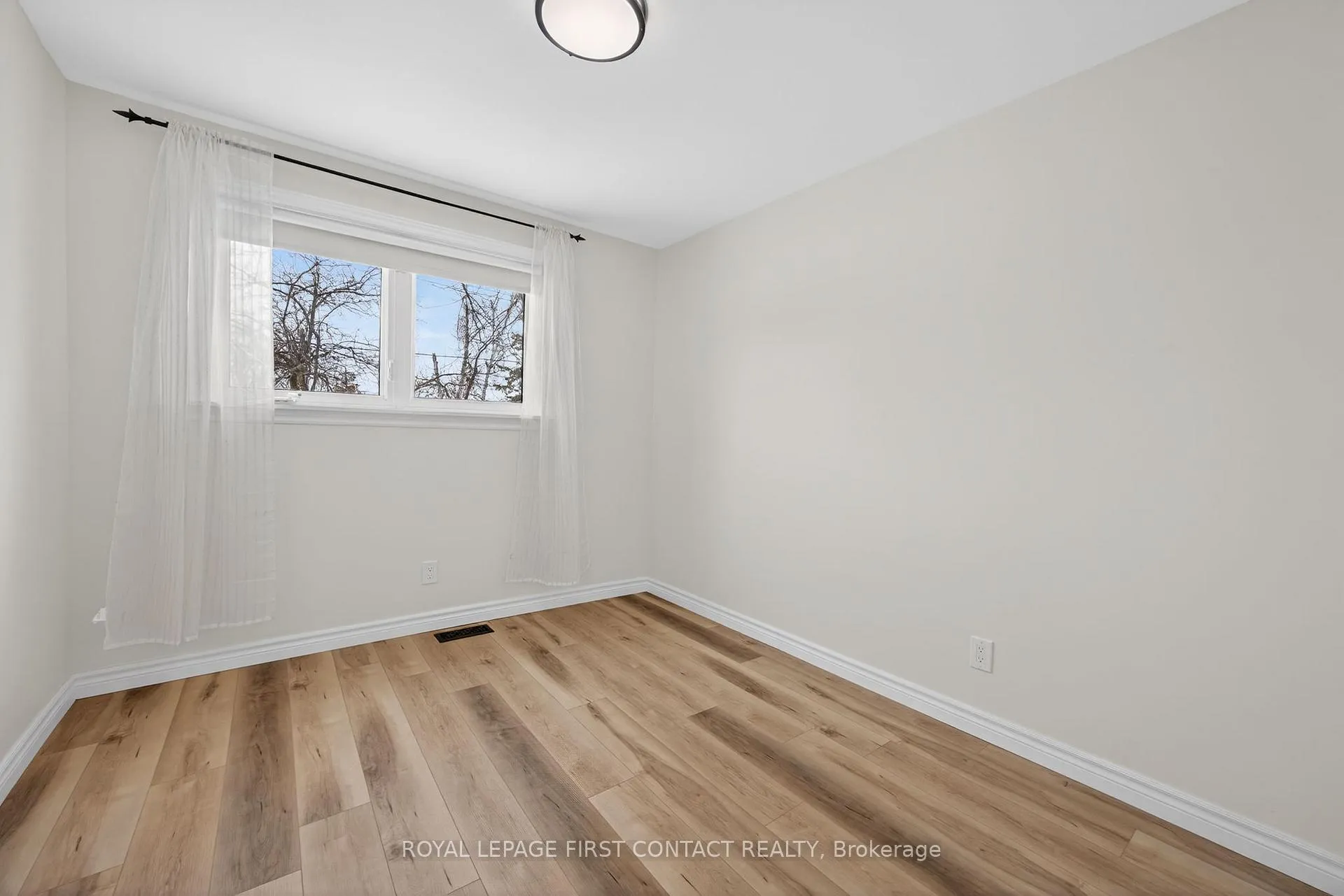Photo 23 of 4 Wallis Street, Oro-Medonte, Warminister — HOMEH