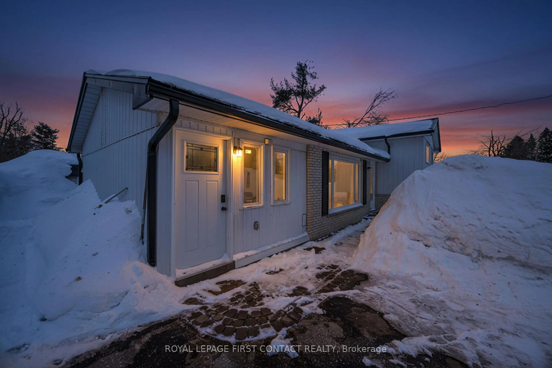 Photo 1 of 4 Wallis Street, Oro-Medonte, Warminister — HOMEH