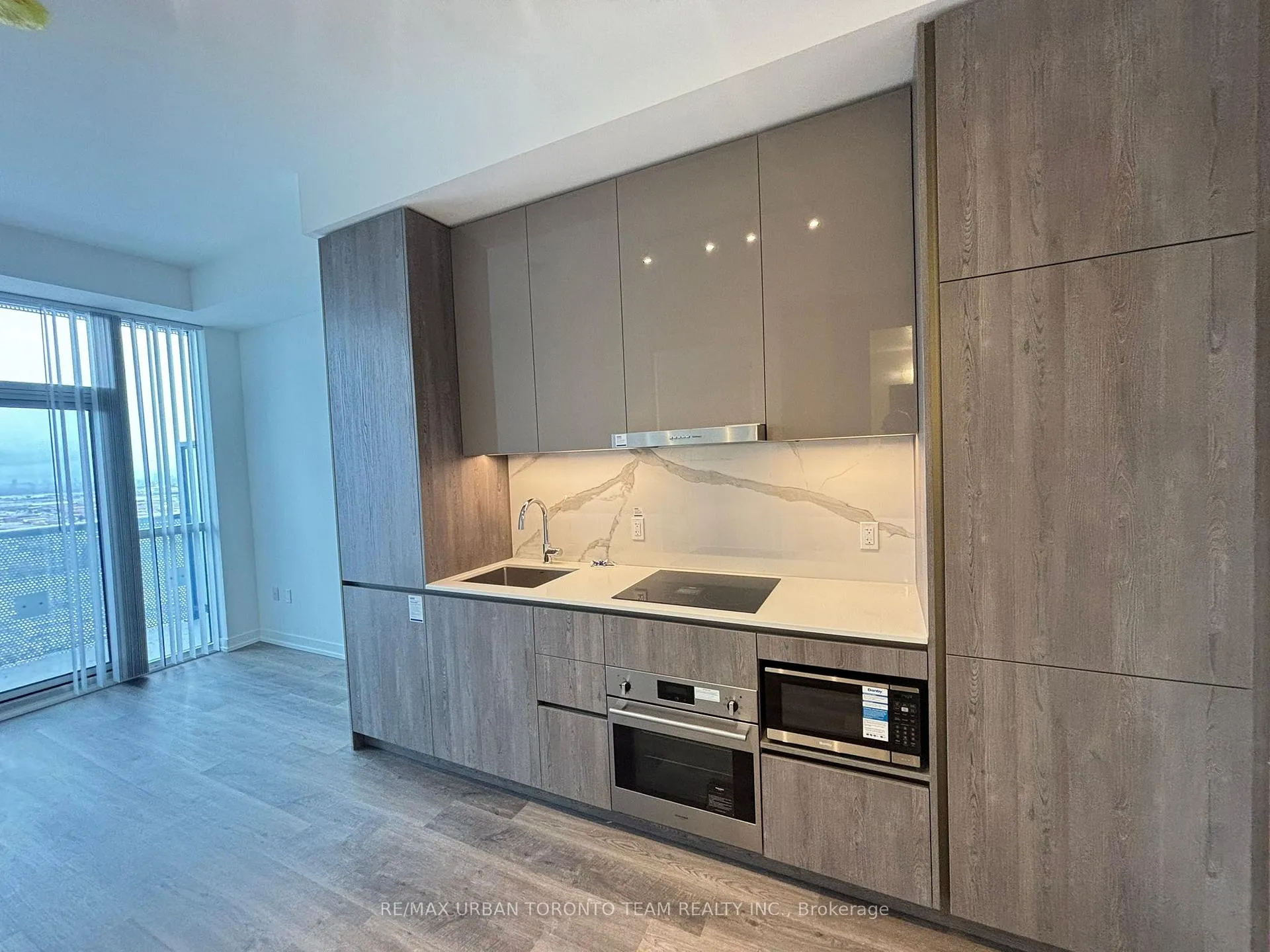 Photo 3 of Unit 2708, 8 Interchange Way, Vaughan, Vaughan Corporate Centre — HOMEH