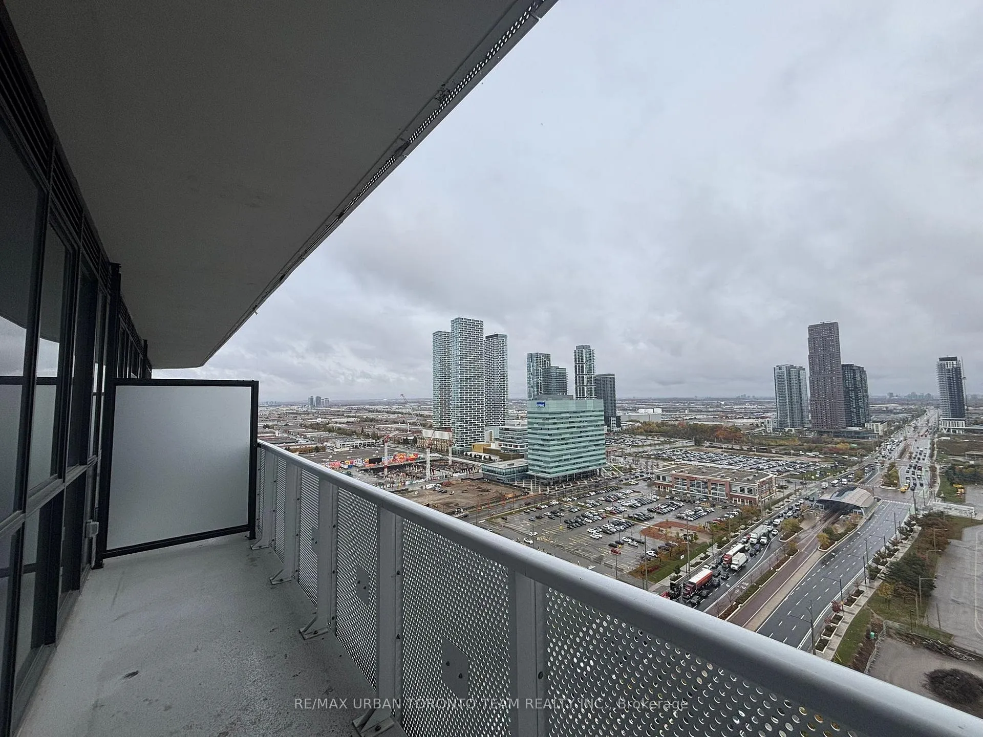 Photo 7 of Unit 2708, 8 Interchange Way, Vaughan, Vaughan Corporate Centre — HOMEH