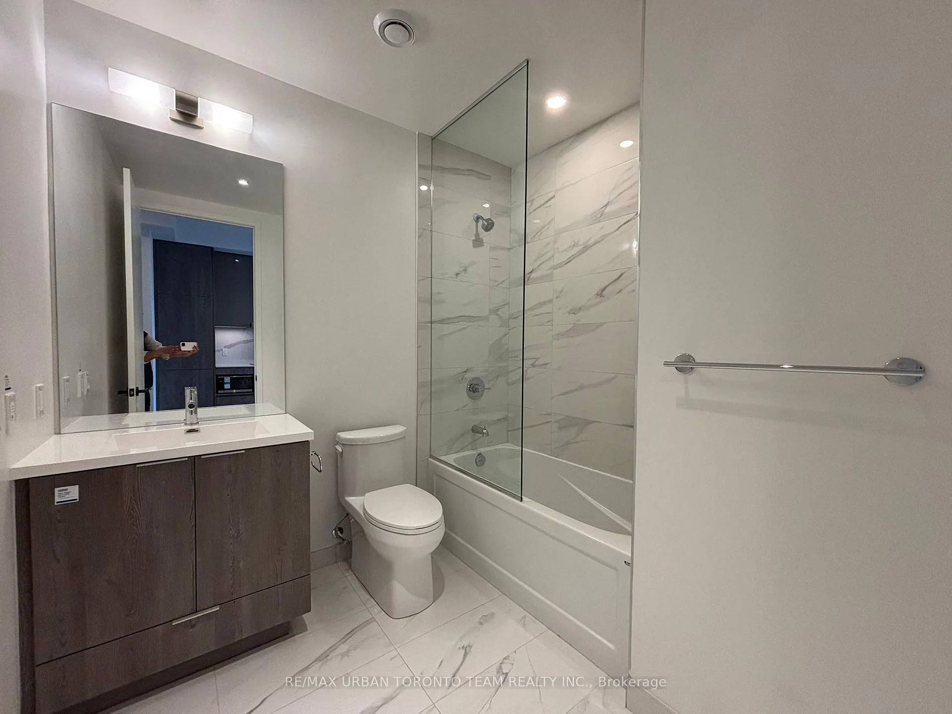 Photo 11 of Unit 2708, 8 Interchange Way, Vaughan, Vaughan Corporate Centre — HOMEH