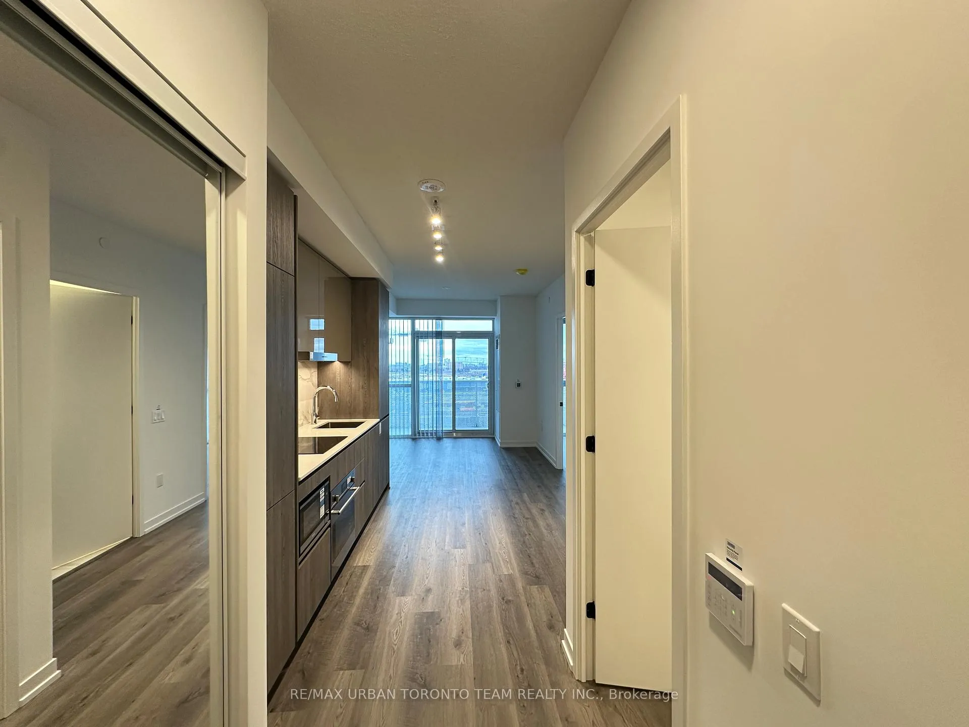 Photo 2 of Unit 1011, 8 Interchange Way, Vaughan, Vaughan Corporate Centre — HOMEH