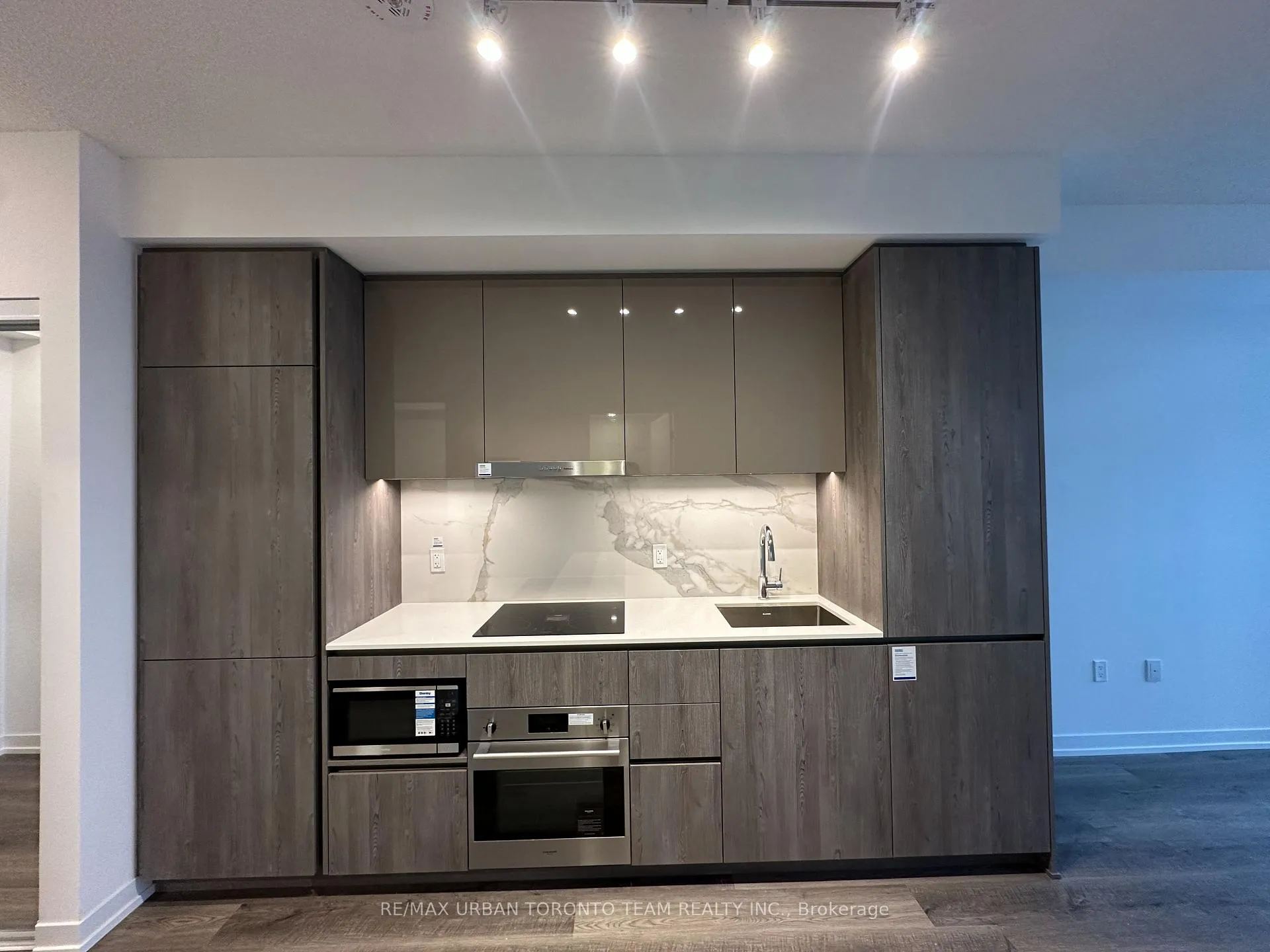 Photo 3 of Unit 1011, 8 Interchange Way, Vaughan, Vaughan Corporate Centre — HOMEH