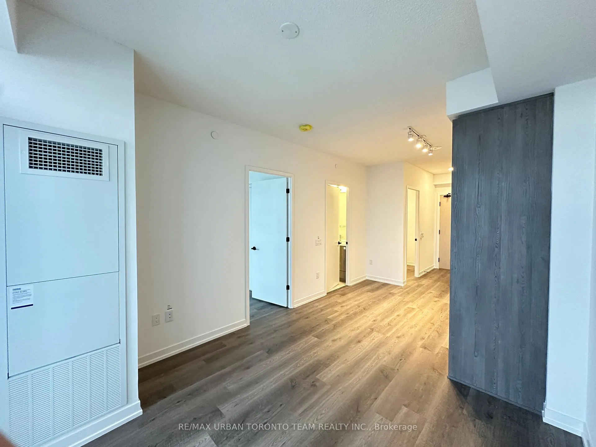 Photo 4 of Unit 1011, 8 Interchange Way, Vaughan, Vaughan Corporate Centre — HOMEH